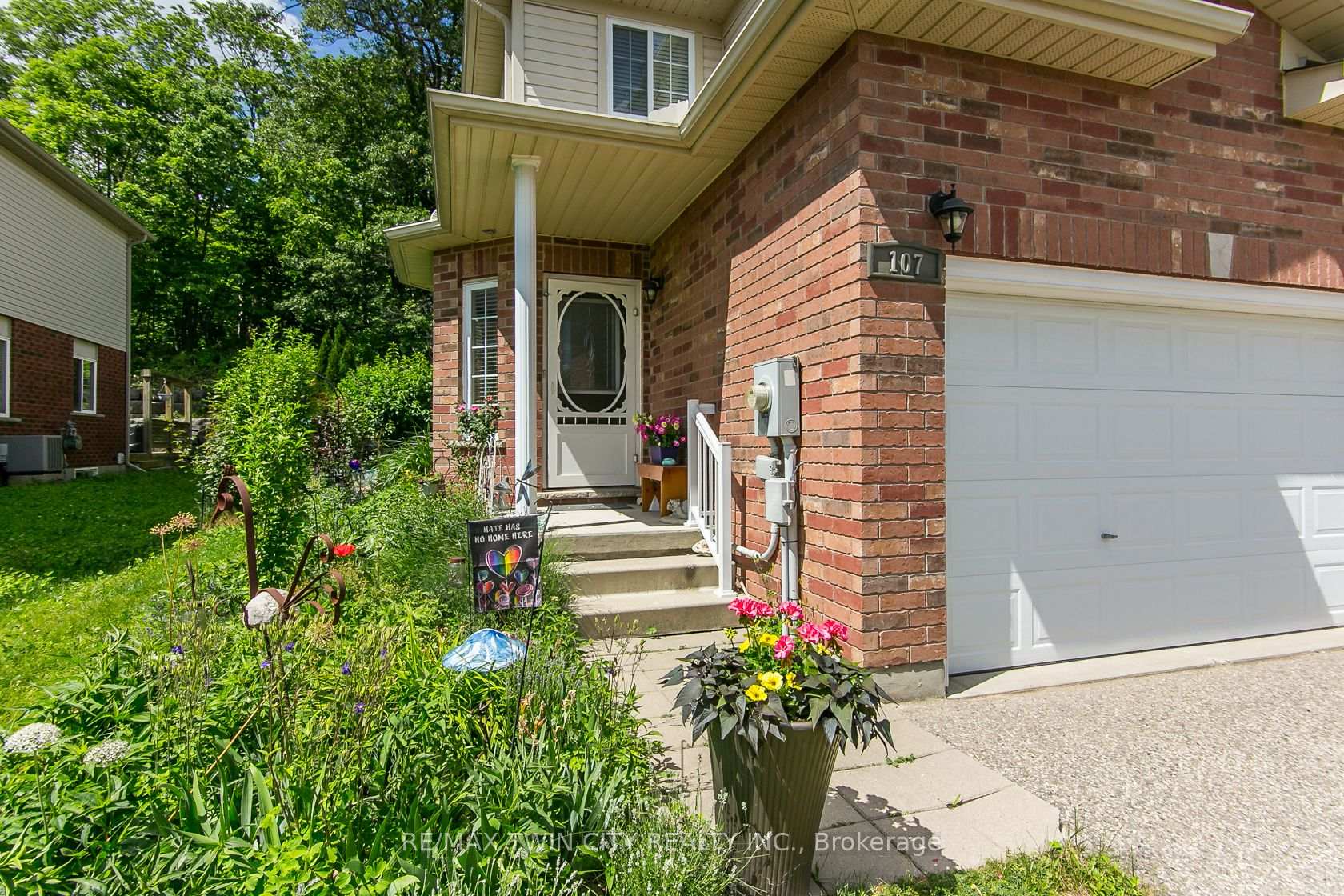 Photo 6 of 107 Upper Mercer Street, Kitchener, Grand River South — HOMEH