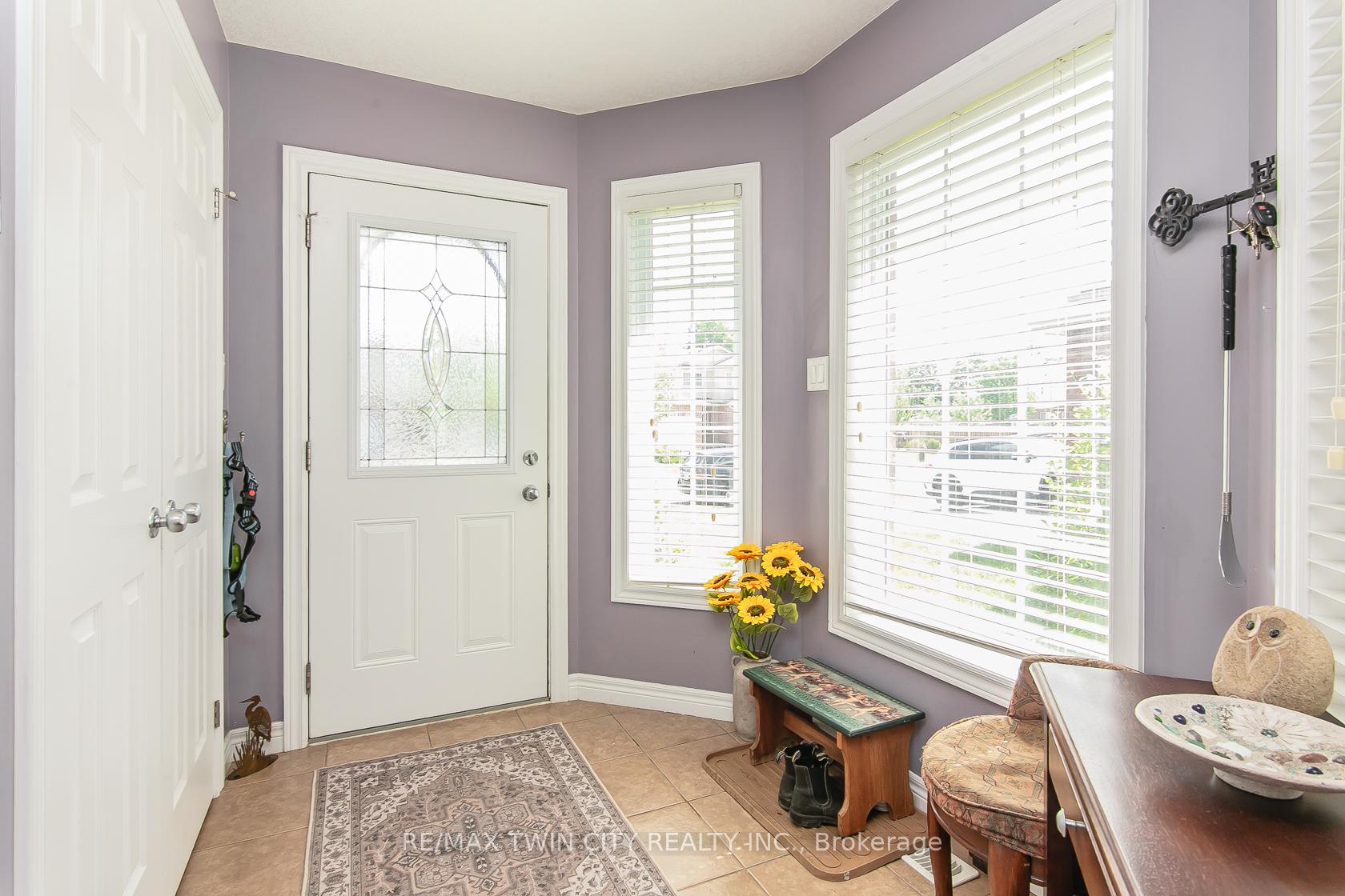 Photo 7 of 107 Upper Mercer Street, Kitchener, Grand River South — HOMEH