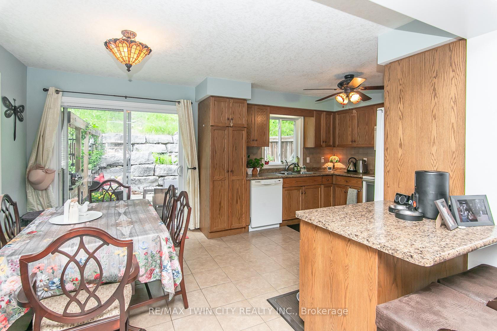 Photo 11 of 107 Upper Mercer Street, Kitchener, Grand River South — HOMEH