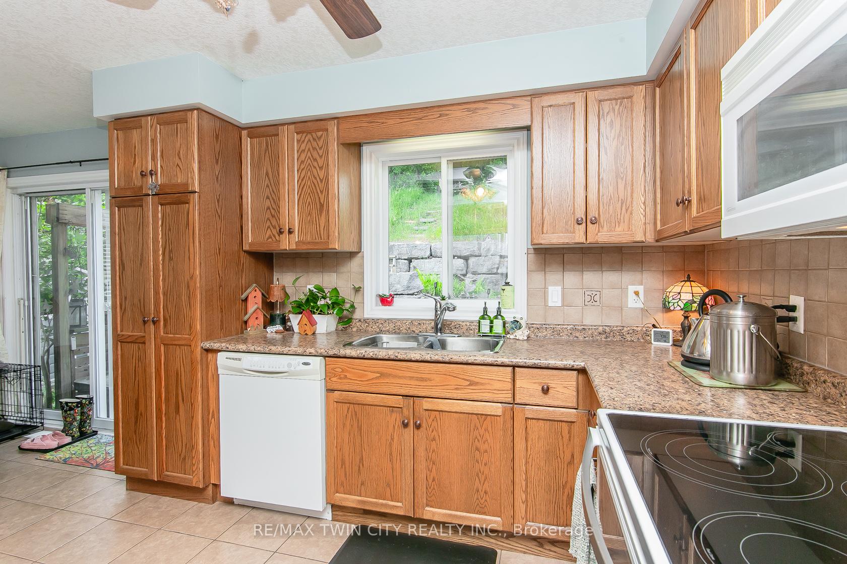 Photo 12 of 107 Upper Mercer Street, Kitchener, Grand River South — HOMEH