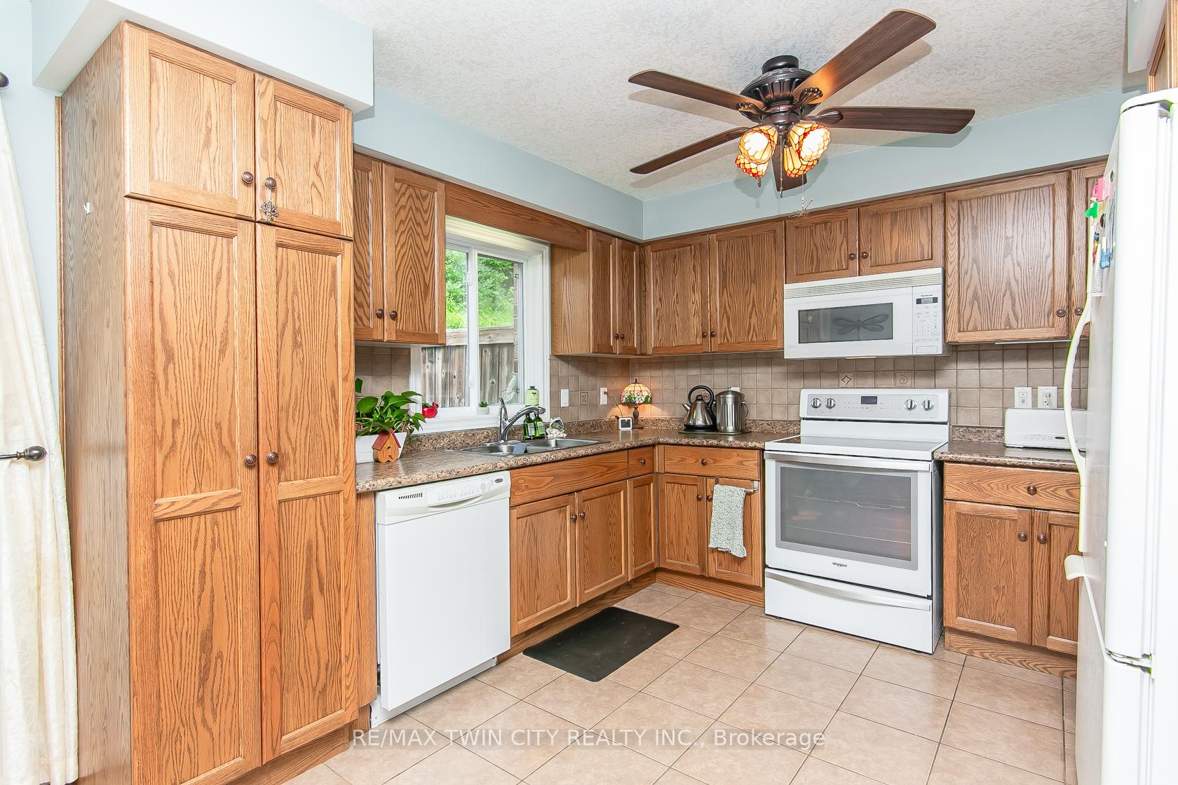 Photo 13 of 107 Upper Mercer Street, Kitchener, Grand River South — HOMEH