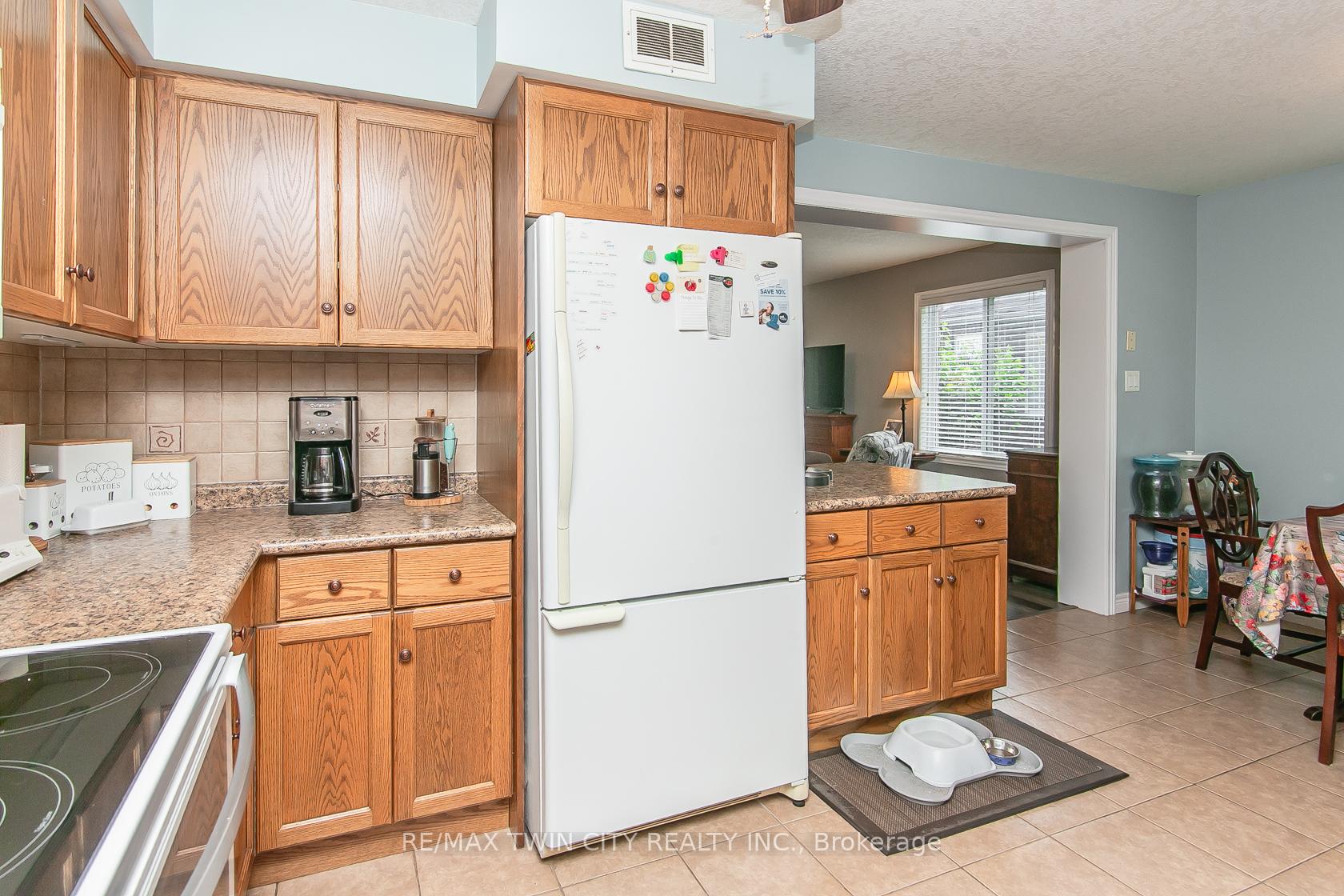 Photo 15 of 107 Upper Mercer Street, Kitchener, Grand River South — HOMEH