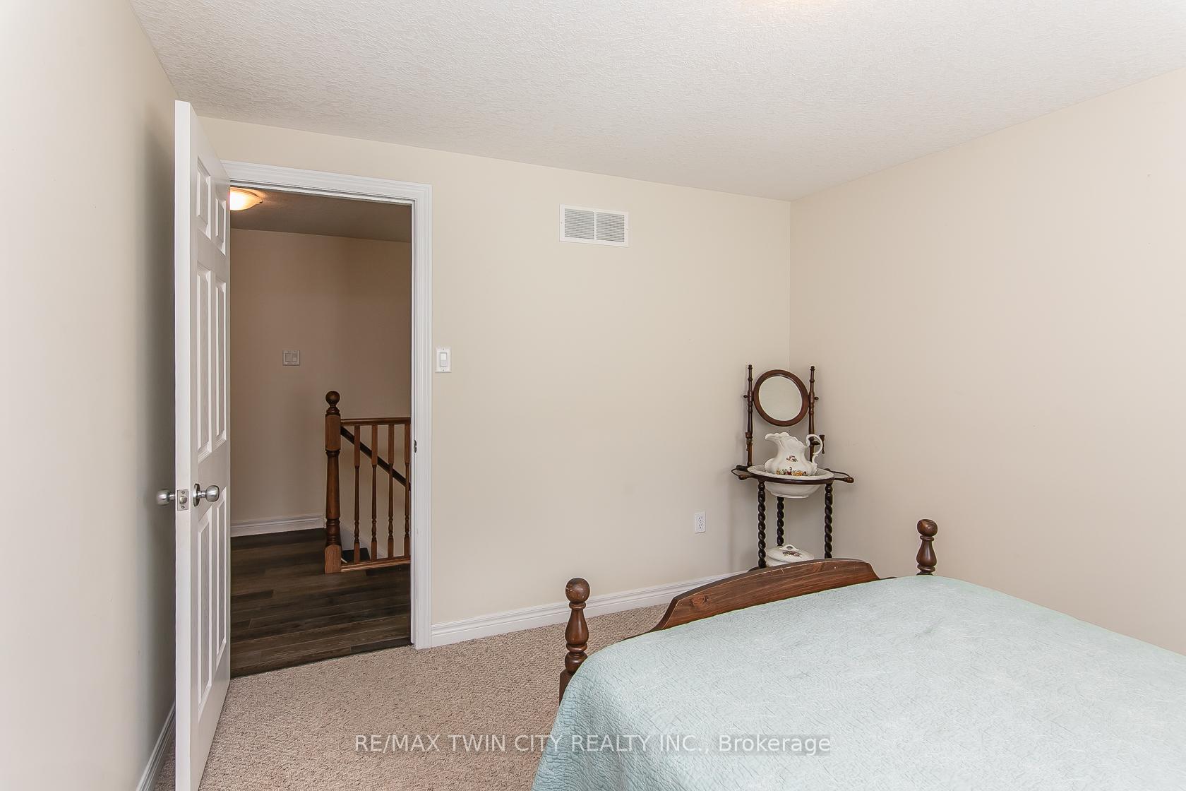 Photo 29 of 107 Upper Mercer Street, Kitchener, Grand River South — HOMEH