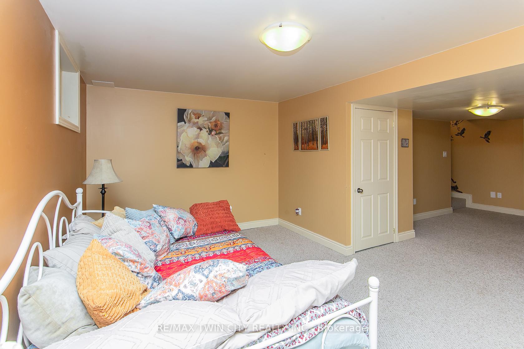 Photo 35 of 107 Upper Mercer Street, Kitchener, Grand River South — HOMEH