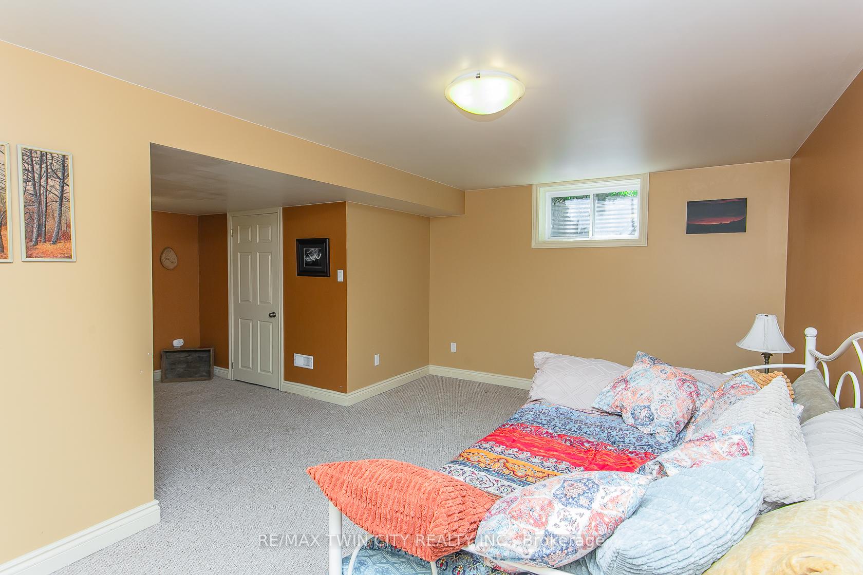 Photo 36 of 107 Upper Mercer Street, Kitchener, Grand River South — HOMEH