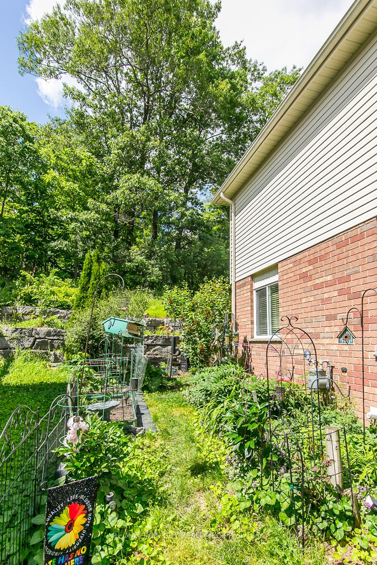 Photo 37 of 107 Upper Mercer Street, Kitchener, Grand River South — HOMEH