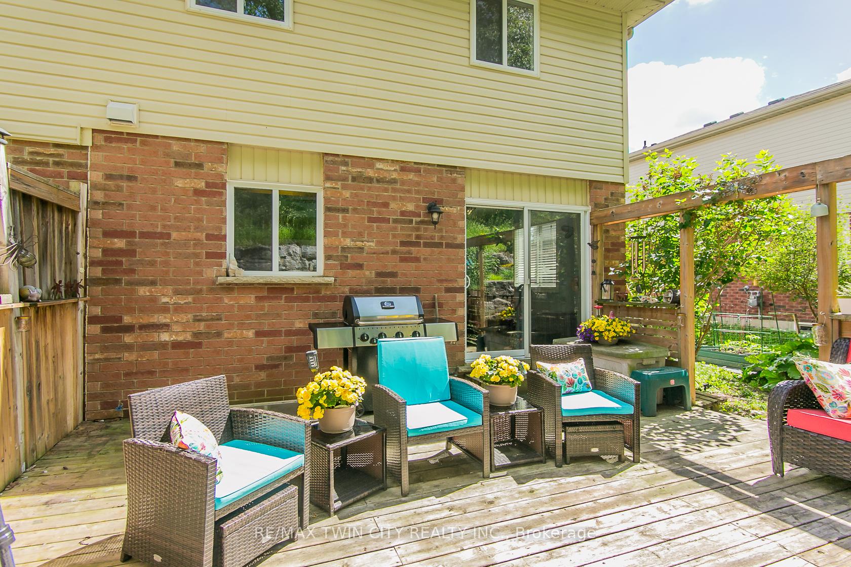 Photo 38 of 107 Upper Mercer Street, Kitchener, Grand River South — HOMEH