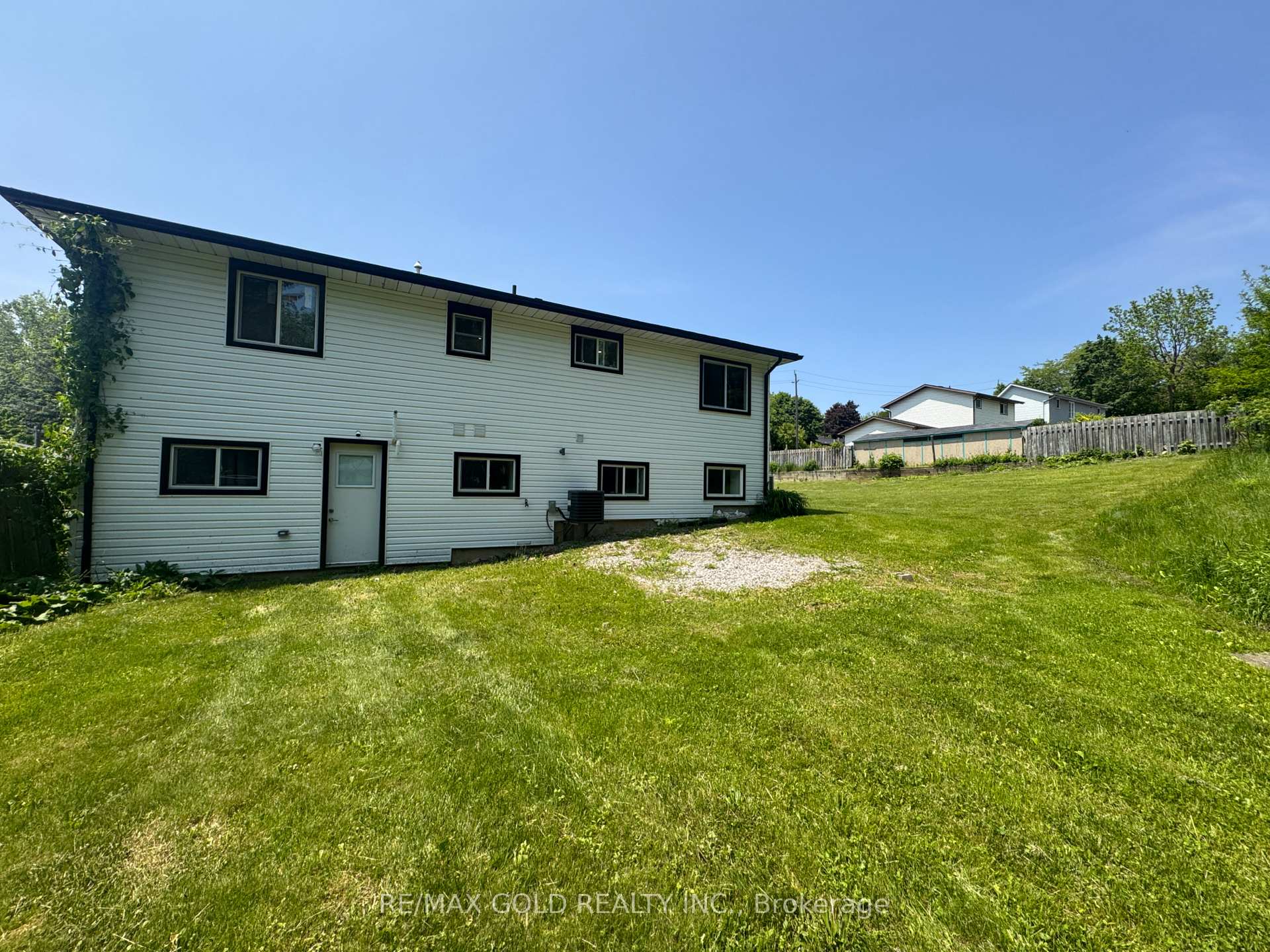 Photo 10 of Unit Unit 2, 91 Locks Road, Brantford — HOMEH