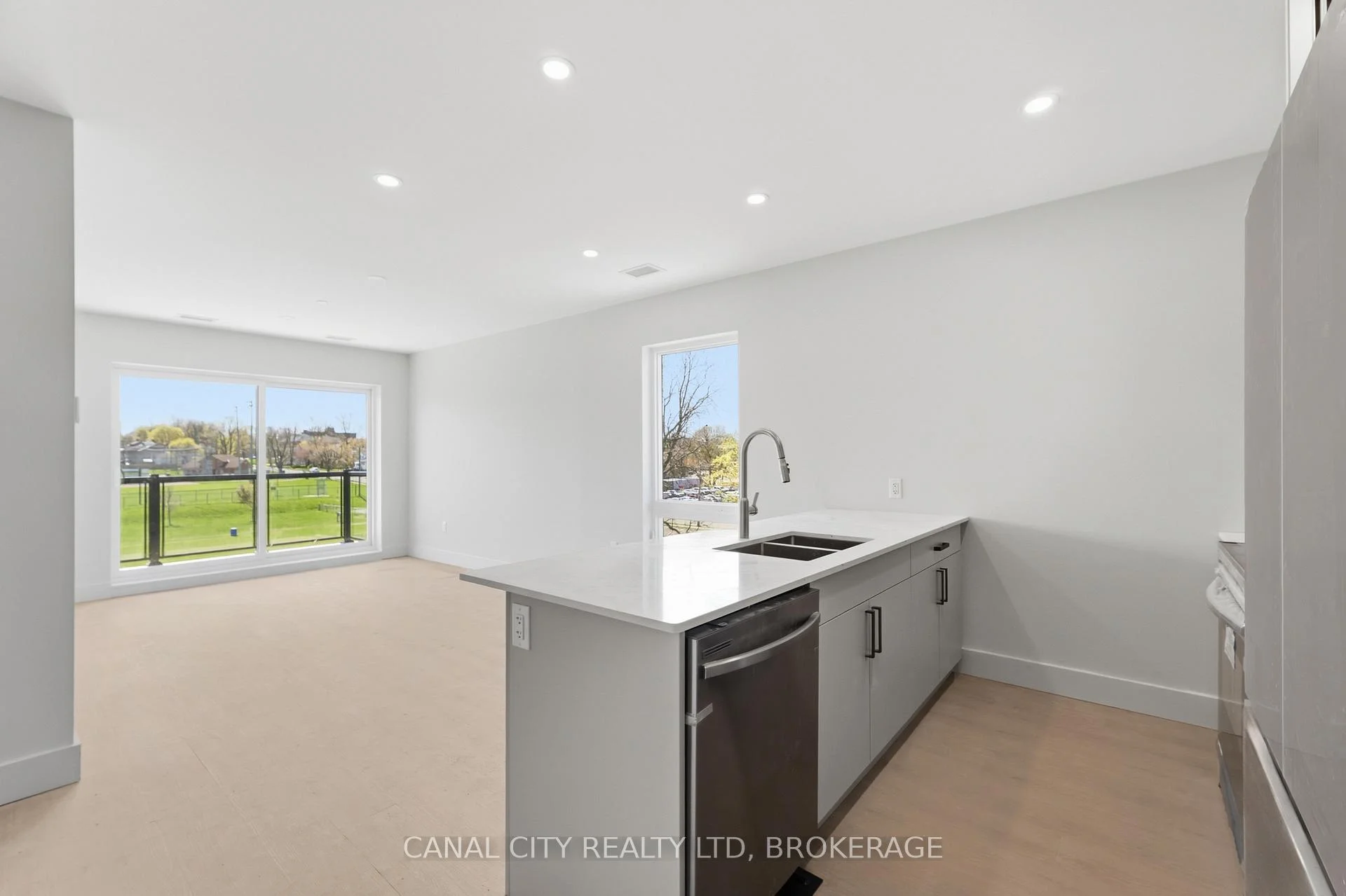 Photo 36 of Unit 407, 8 Hutt Lane, Thorold, Thorold Downtown — HOMEH