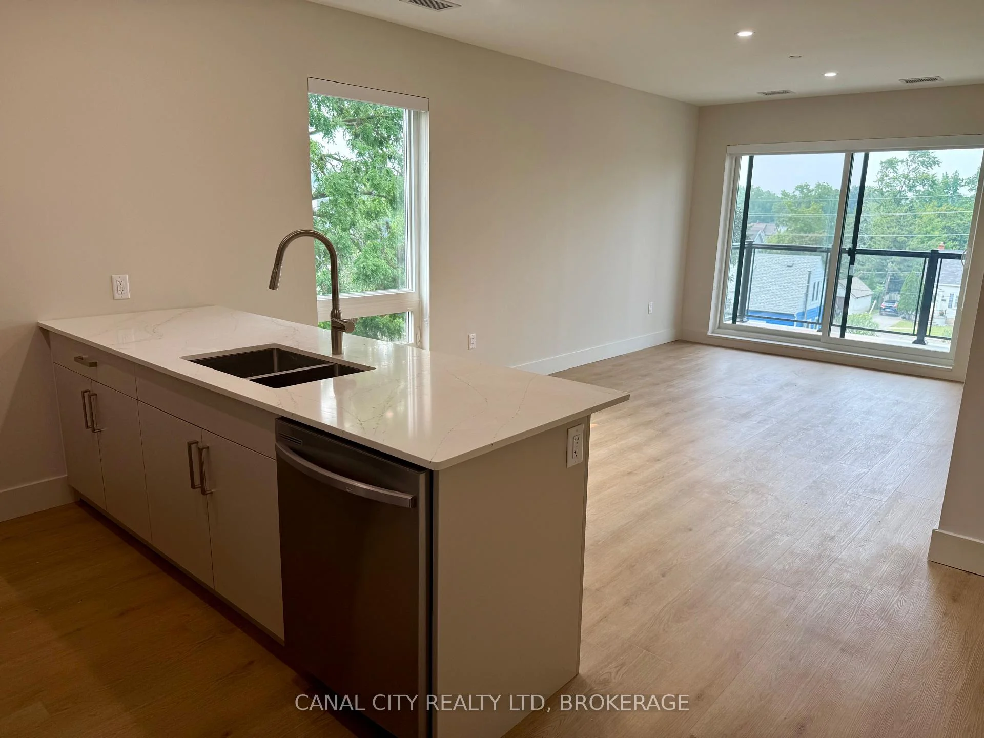 Photo 5 of Unit 407, 8 Hutt Lane, Thorold, Thorold Downtown — HOMEH