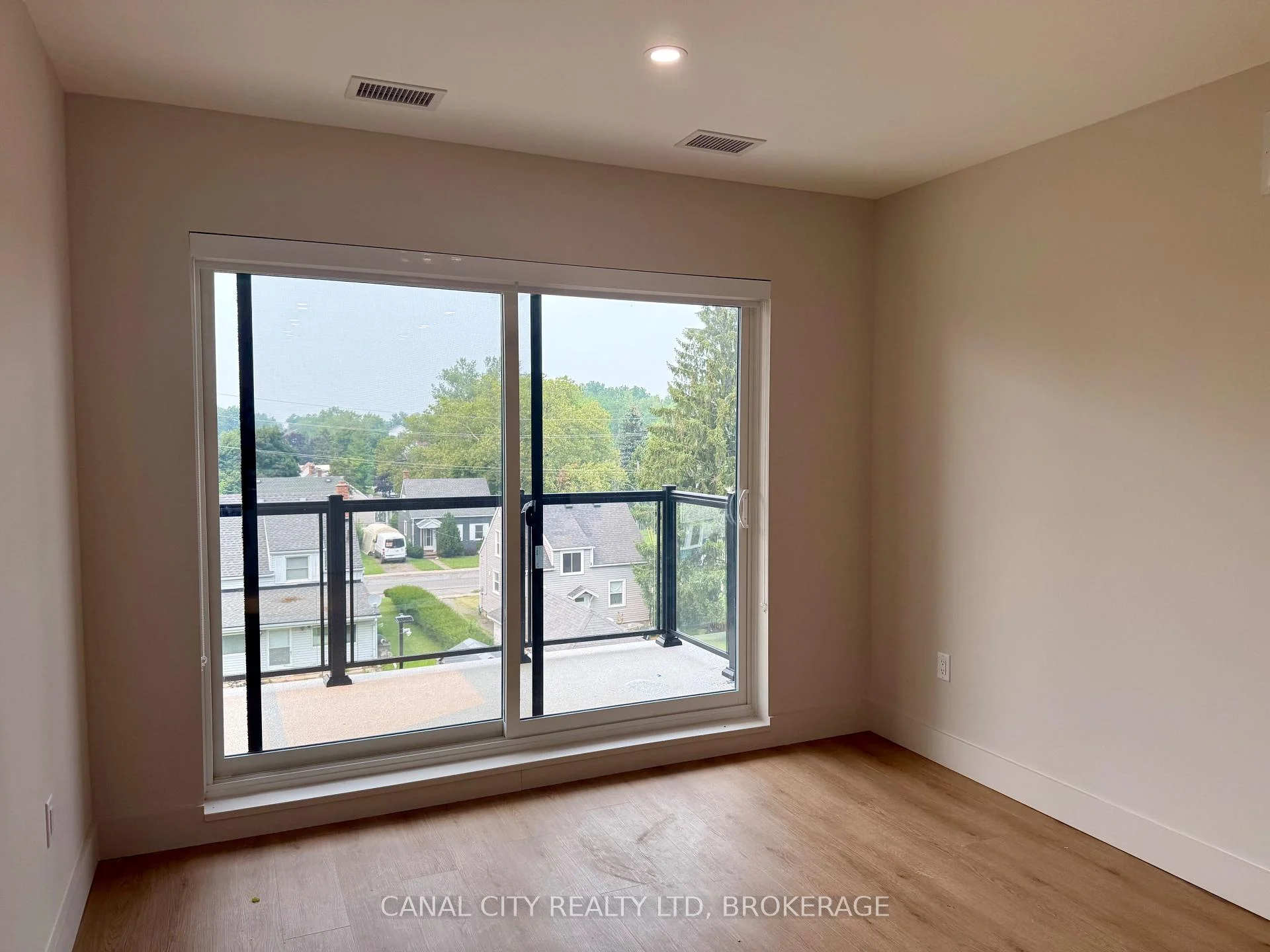 Photo 10 of Unit 407, 8 Hutt Lane, Thorold, Thorold Downtown — HOMEH