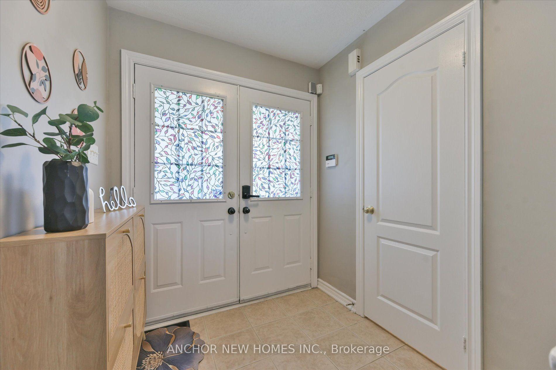 Photo 3 of 134 Baycliffe Drive, Whitby, Williamsburg — HOMEH