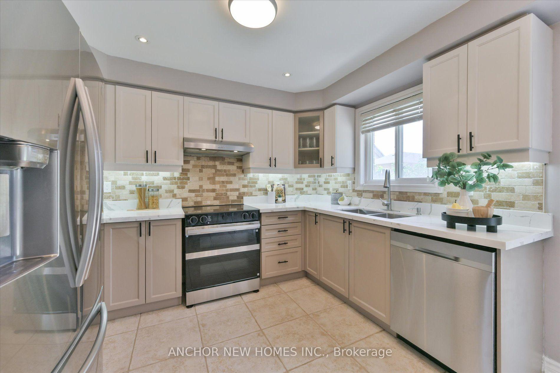 Photo 9 of 134 Baycliffe Drive, Whitby, Williamsburg — HOMEH