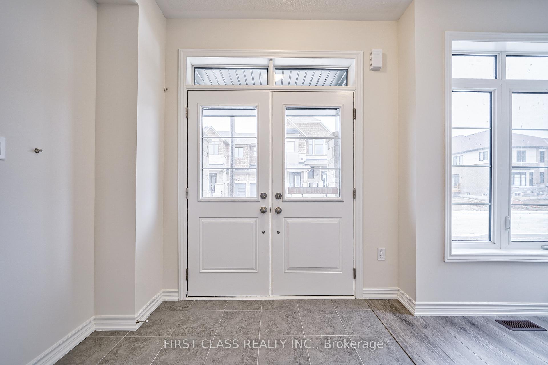 Photo 2 of 61 Kenneth Rogers Crescent, East Gwillimbury, Queensville — HOMEH