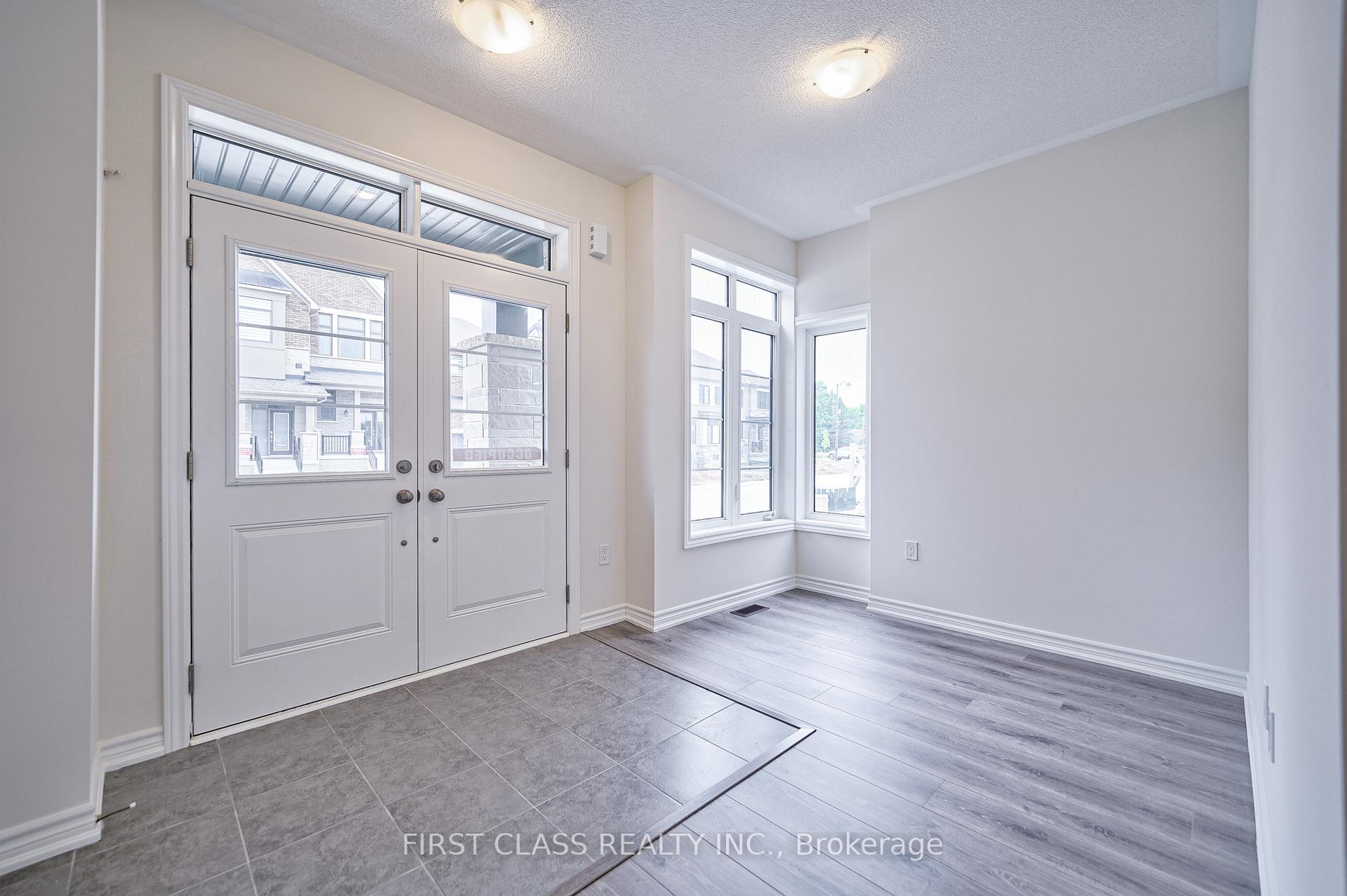 Photo 3 of 61 Kenneth Rogers Crescent, East Gwillimbury, Queensville — HOMEH