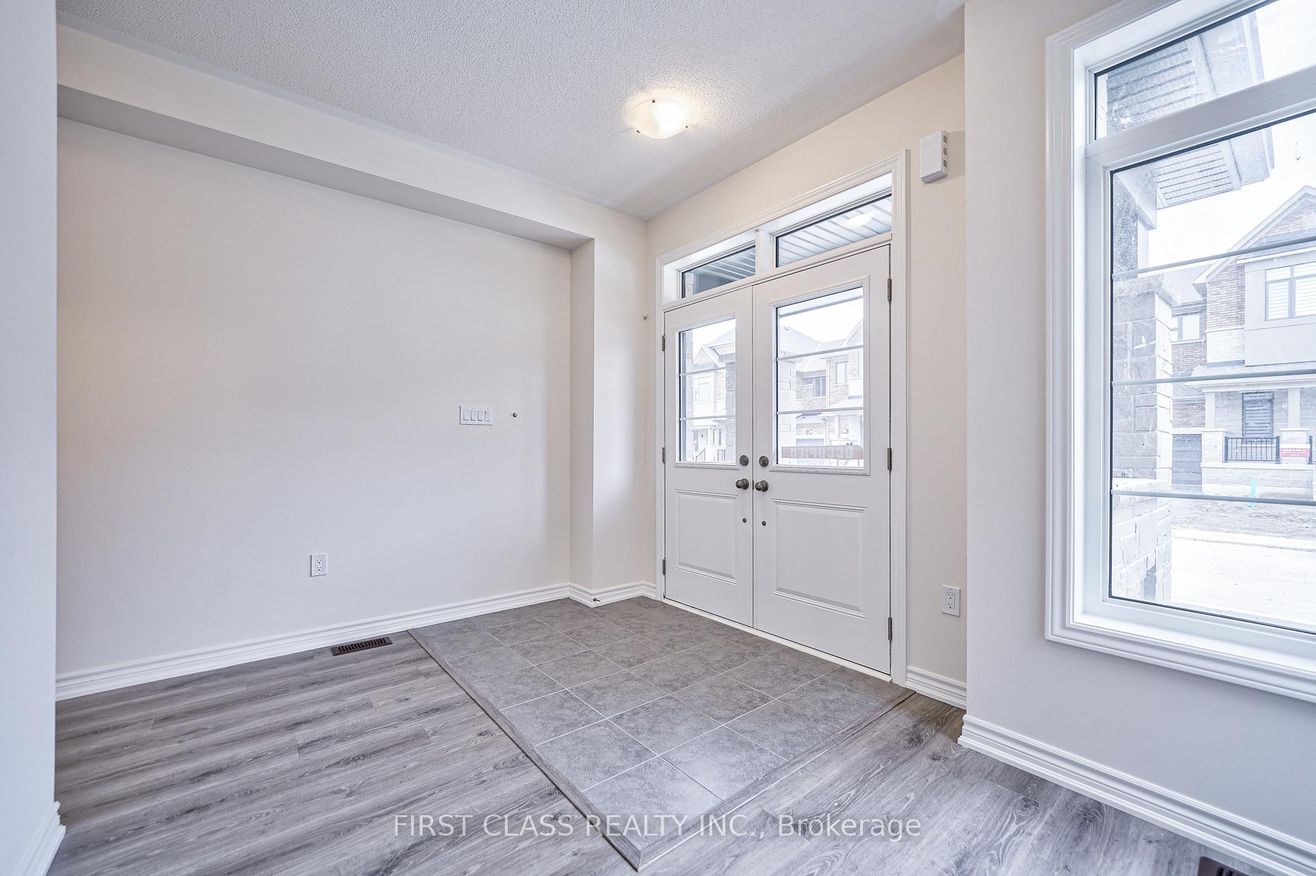Photo 5 of 61 Kenneth Rogers Crescent, East Gwillimbury, Queensville — HOMEH