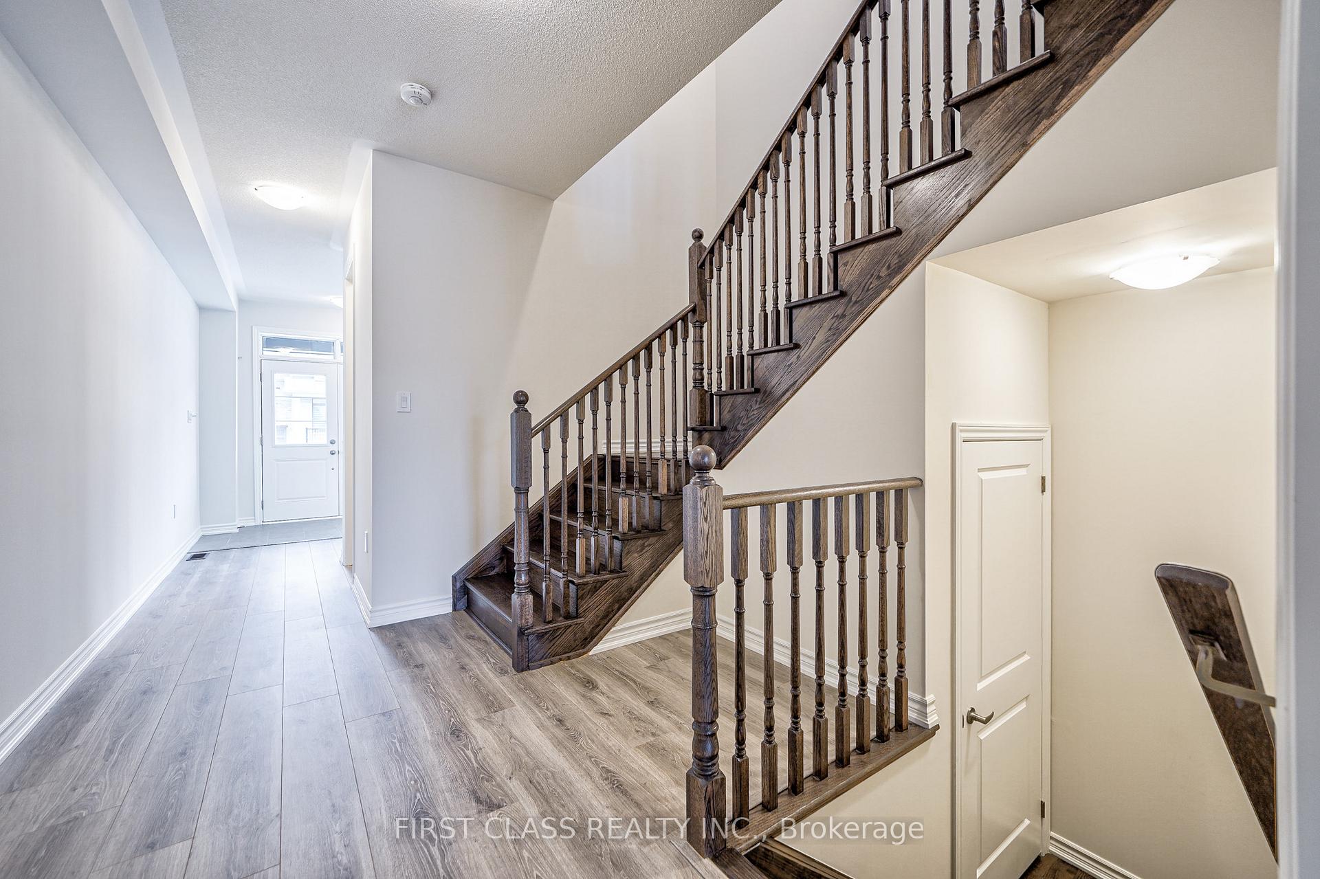 Photo 9 of 61 Kenneth Rogers Crescent, East Gwillimbury, Queensville — HOMEH