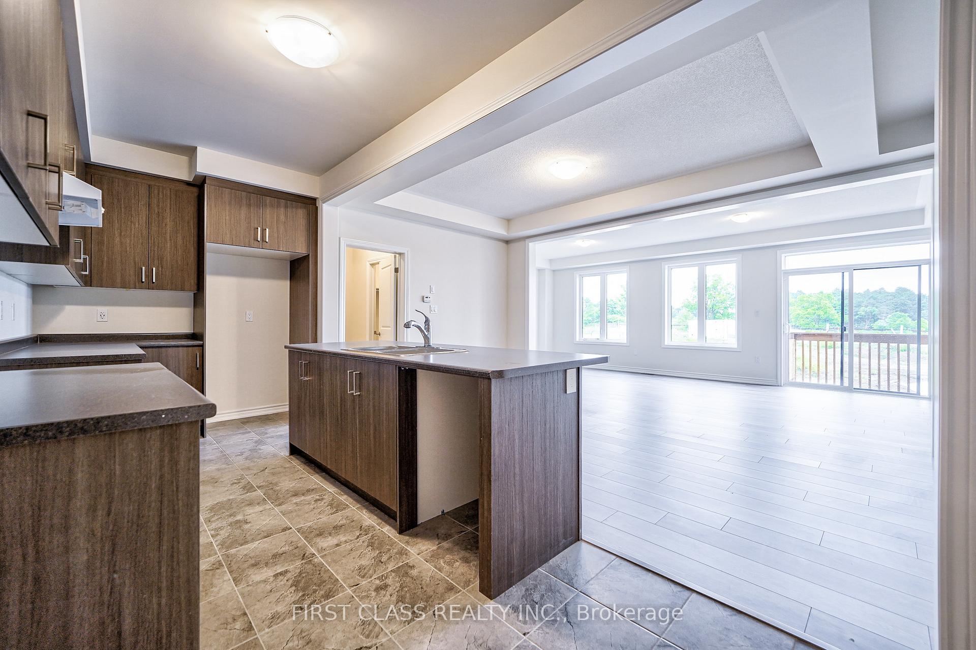 Photo 10 of 61 Kenneth Rogers Crescent, East Gwillimbury, Queensville — HOMEH