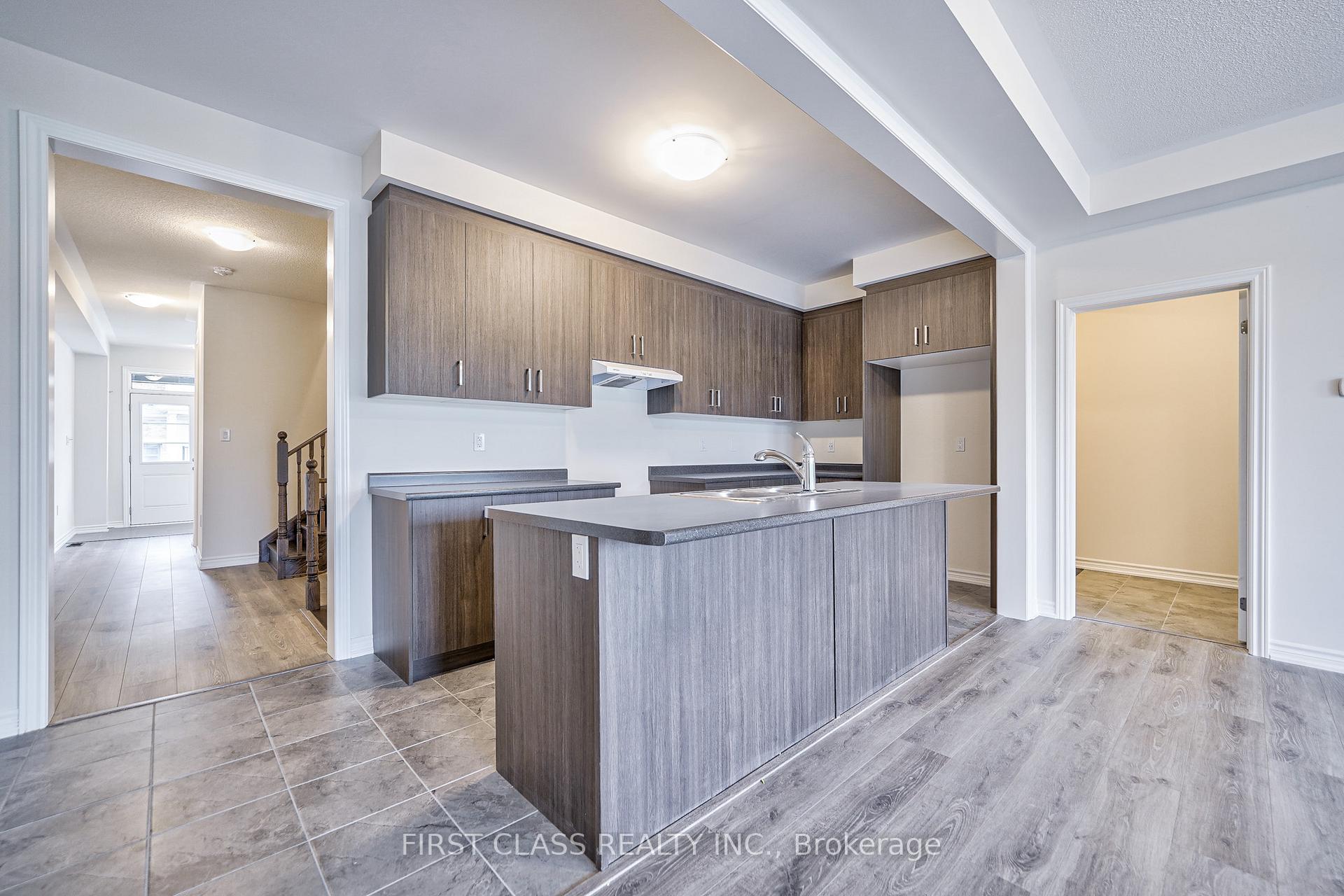 Photo 12 of 61 Kenneth Rogers Crescent, East Gwillimbury, Queensville — HOMEH