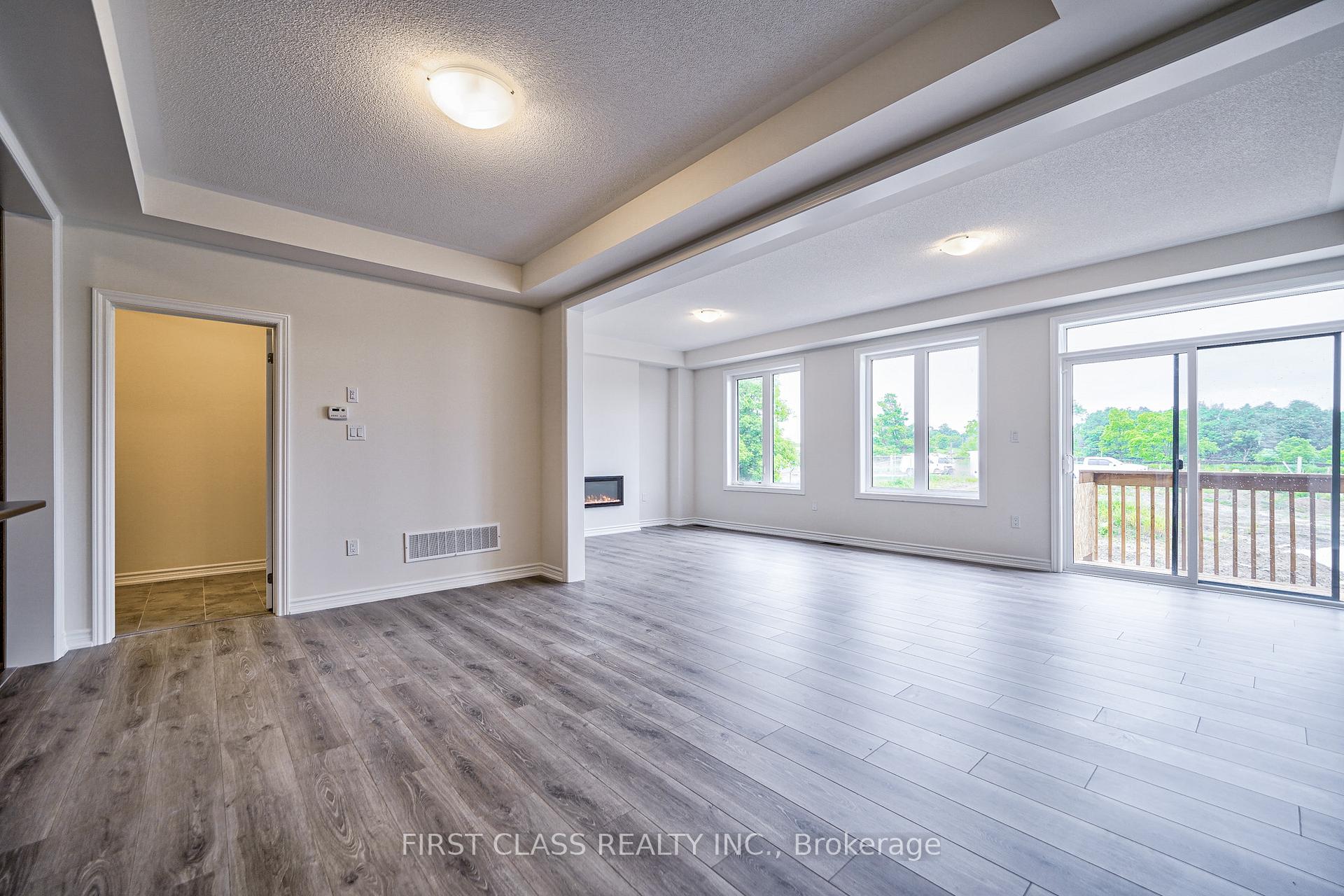 Photo 14 of 61 Kenneth Rogers Crescent, East Gwillimbury, Queensville — HOMEH