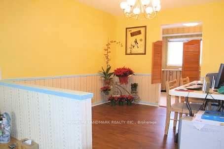 Photo 2 of 45 Ashglen Way, Markham, Unionville — HOMEH