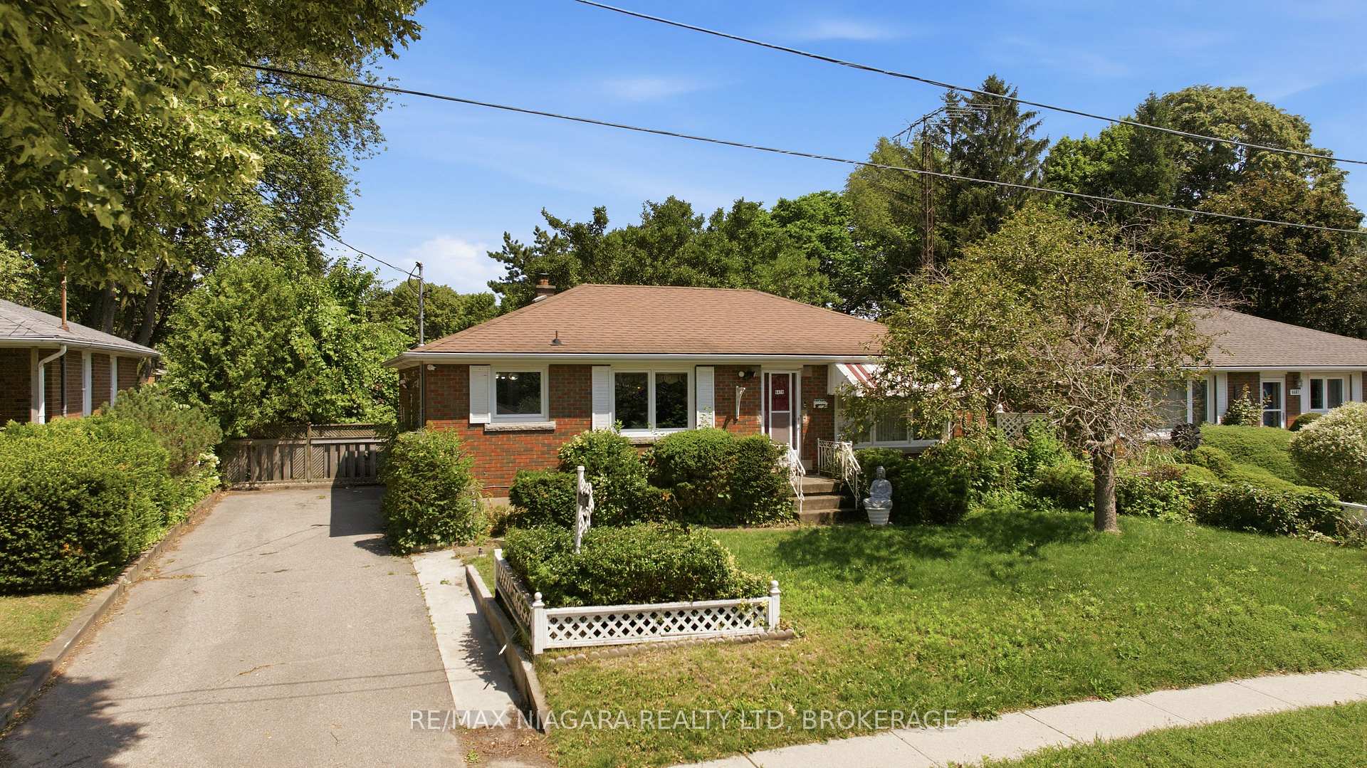 Photo 2 of 6479 Brock Street, Niagara Falls, Stamford — HOMEH