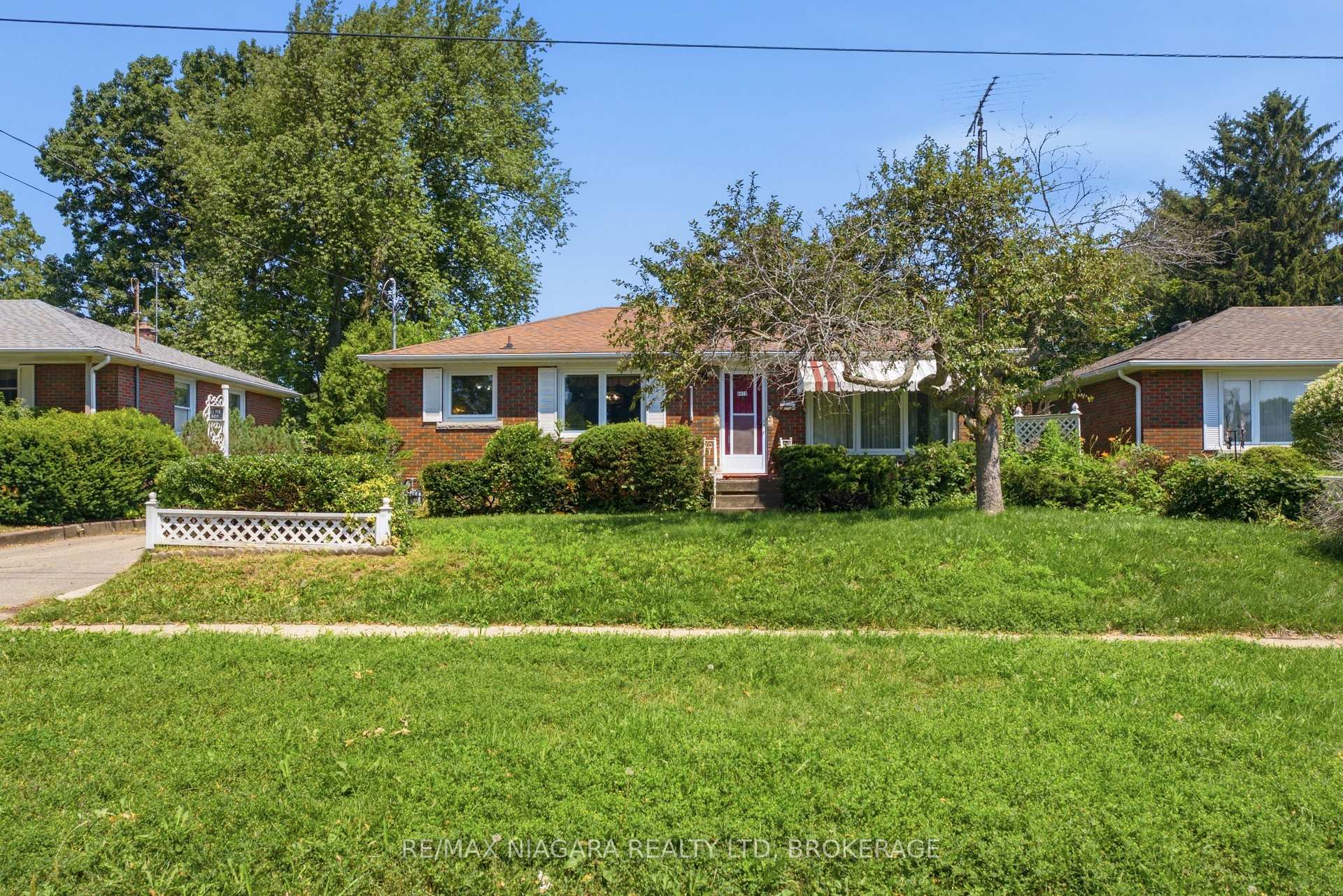 Photo 4 of 6479 Brock Street, Niagara Falls, Stamford — HOMEH