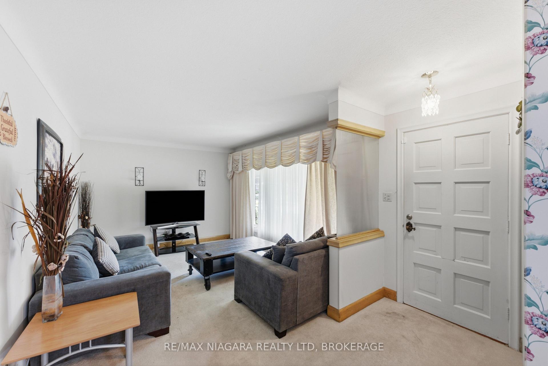 Photo 5 of 6479 Brock Street, Niagara Falls, Stamford — HOMEH