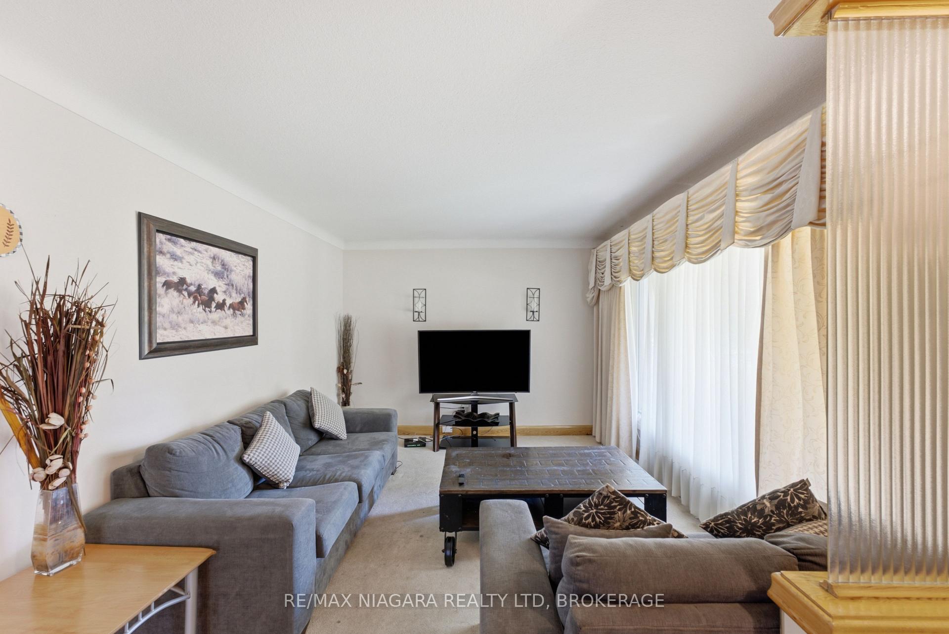Photo 6 of 6479 Brock Street, Niagara Falls, Stamford — HOMEH