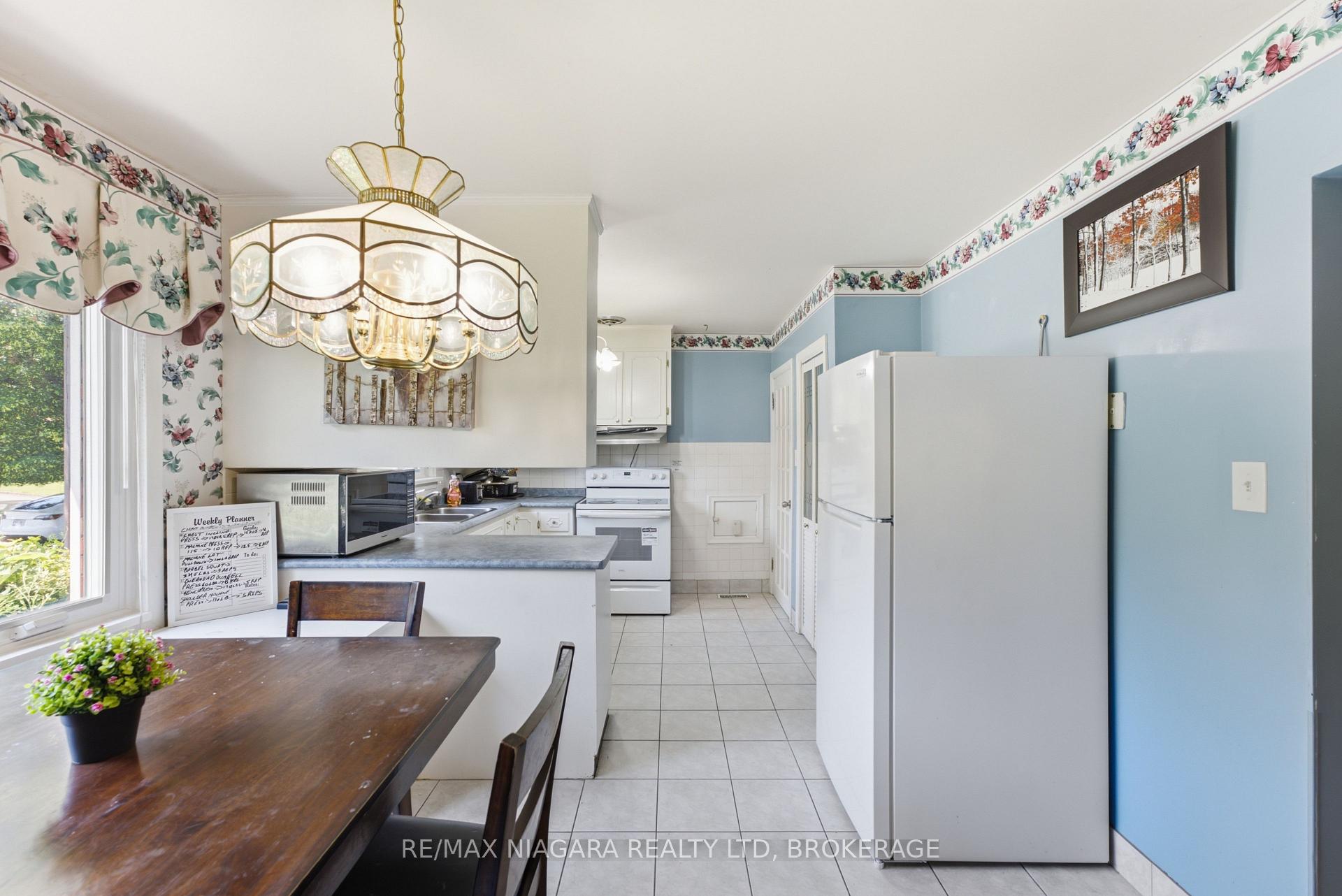 Photo 8 of 6479 Brock Street, Niagara Falls, Stamford — HOMEH