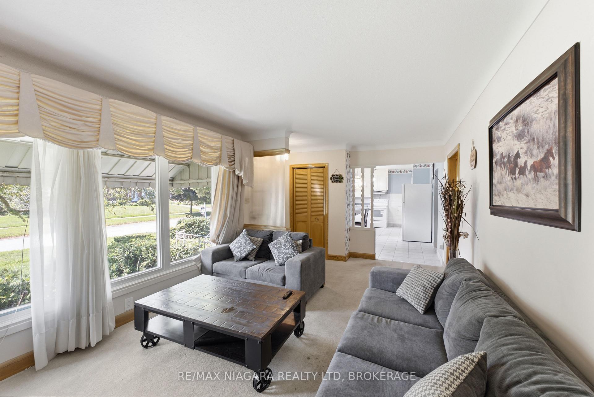 Photo 12 of 6479 Brock Street, Niagara Falls, Stamford — HOMEH