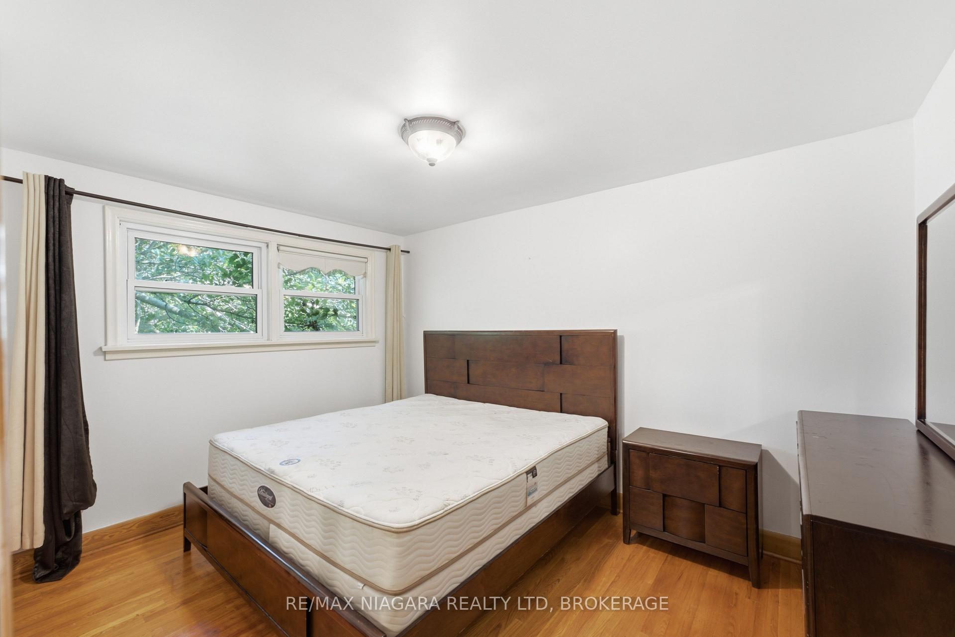 Photo 13 of 6479 Brock Street, Niagara Falls, Stamford — HOMEH
