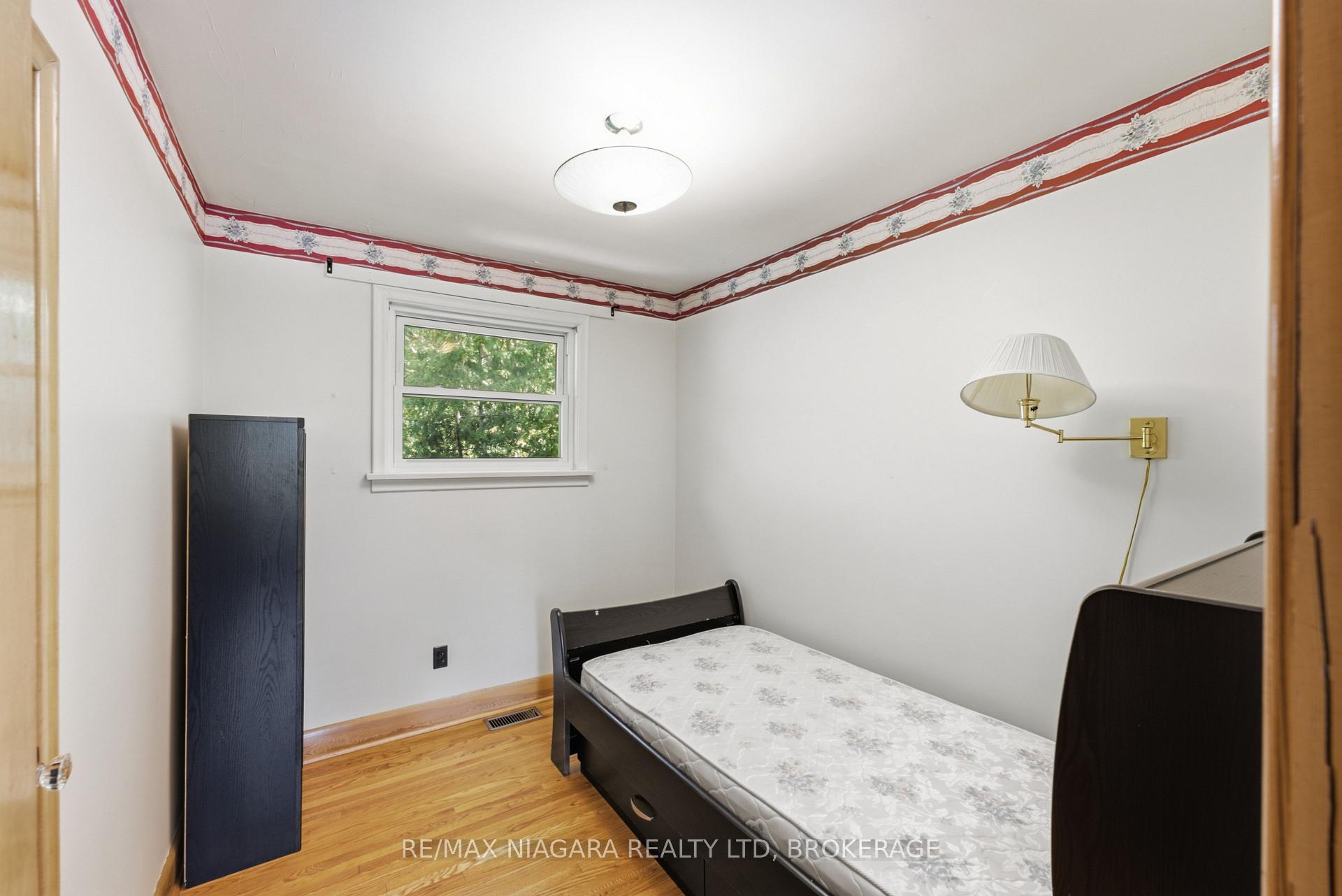 Photo 15 of 6479 Brock Street, Niagara Falls, Stamford — HOMEH