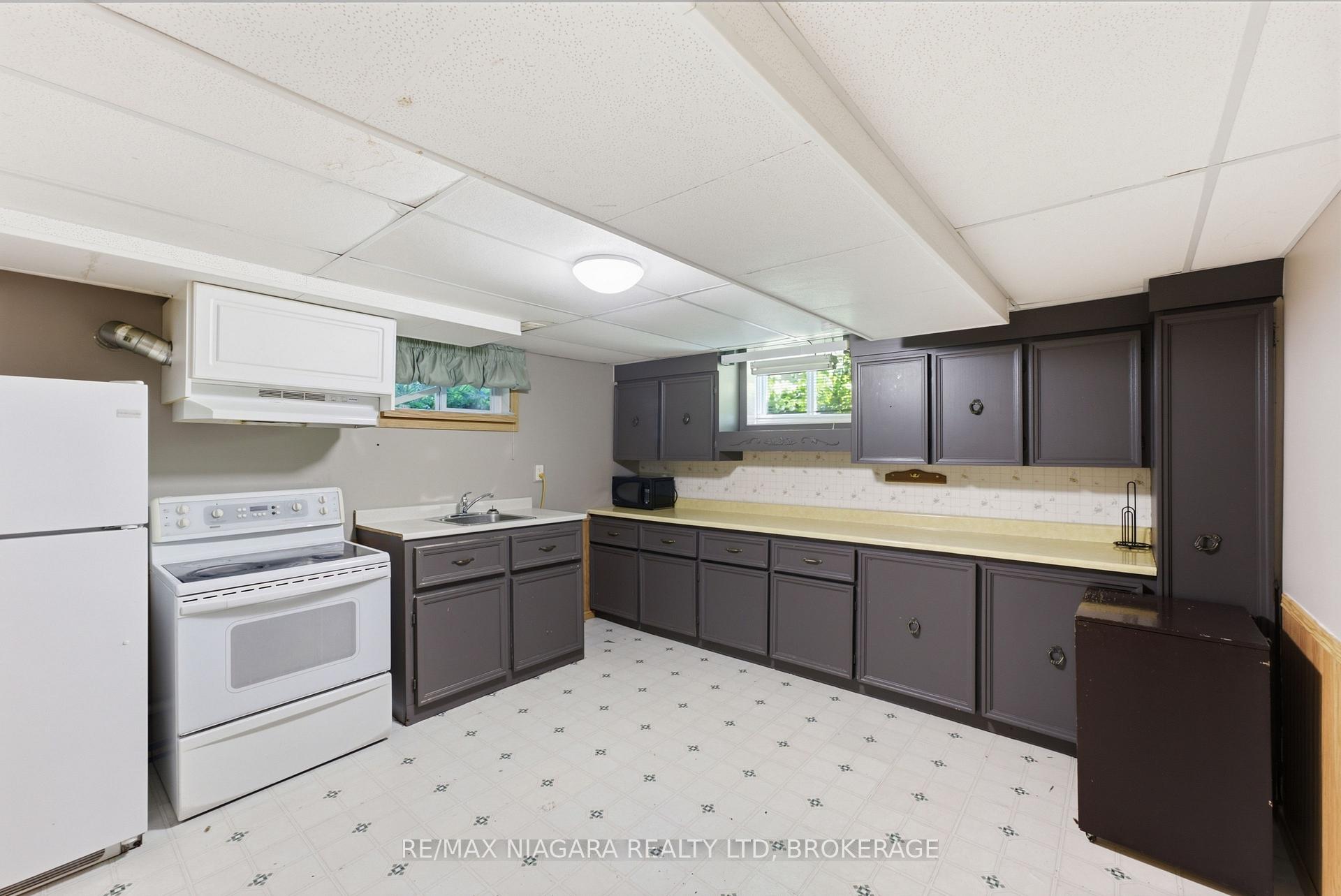 Photo 19 of 6479 Brock Street, Niagara Falls, Stamford — HOMEH