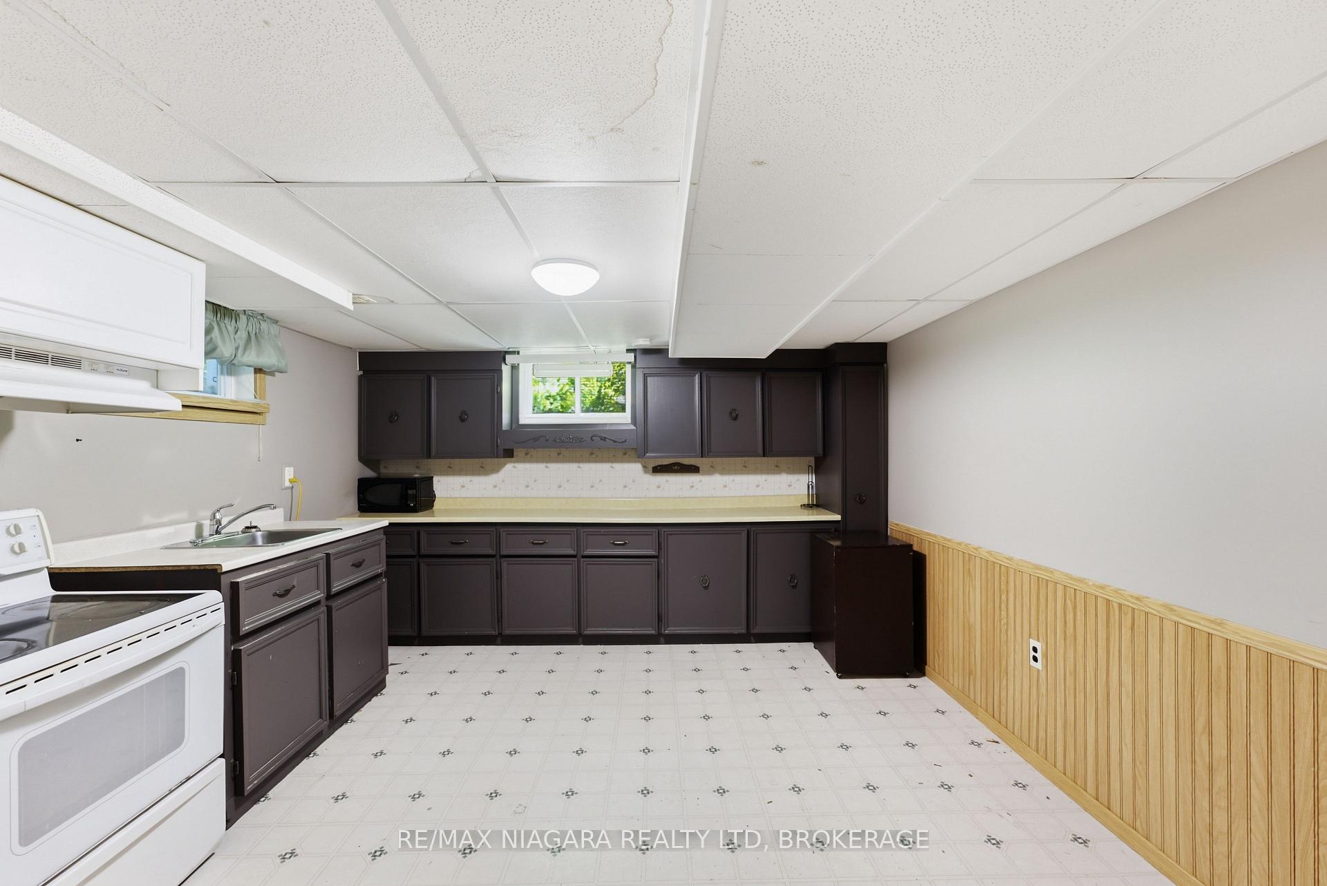 Photo 20 of 6479 Brock Street, Niagara Falls, Stamford — HOMEH