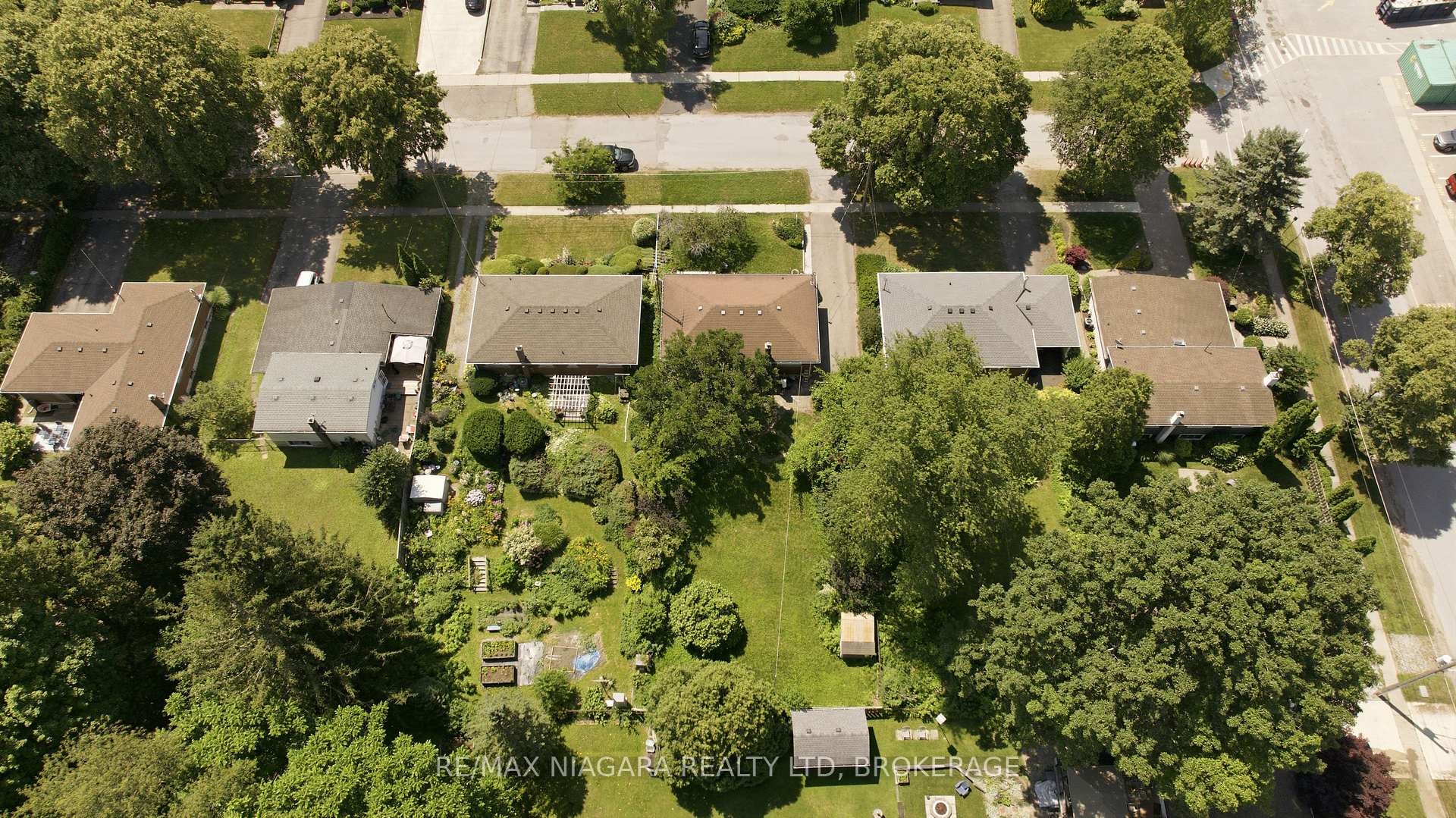 Photo 33 of 6479 Brock Street, Niagara Falls, Stamford — HOMEH