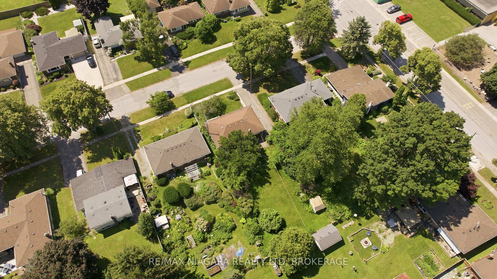 Photo 34 of 6479 Brock Street, Niagara Falls, Stamford — HOMEH