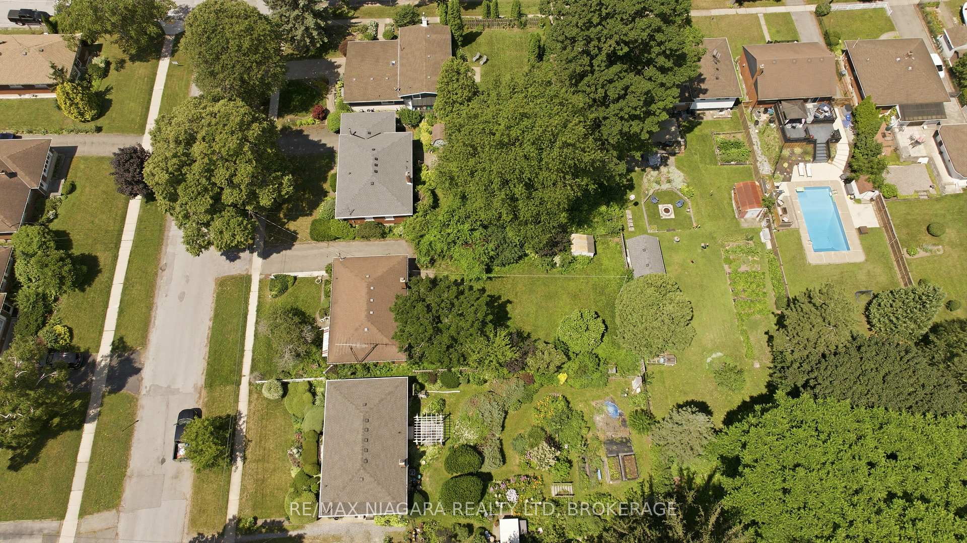 Photo 35 of 6479 Brock Street, Niagara Falls, Stamford — HOMEH