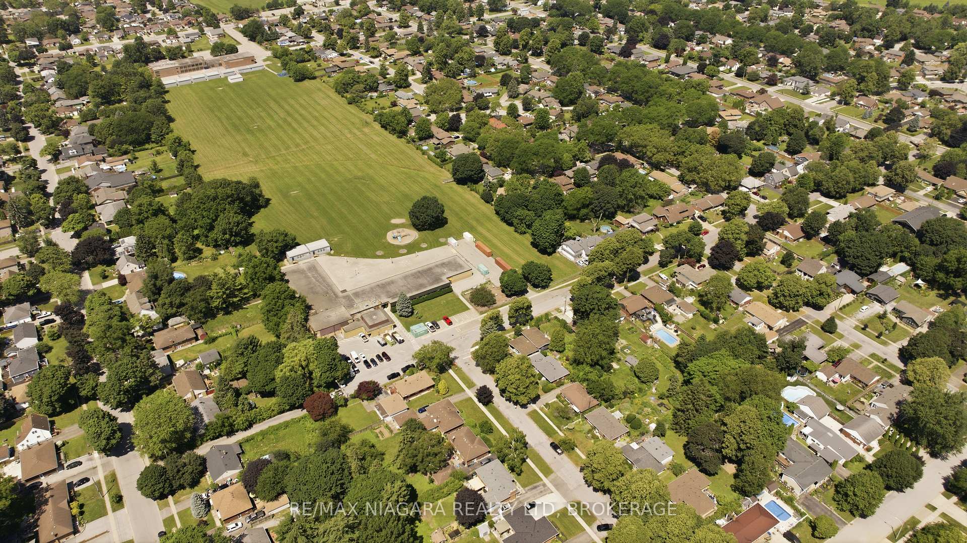 Photo 36 of 6479 Brock Street, Niagara Falls, Stamford — HOMEH