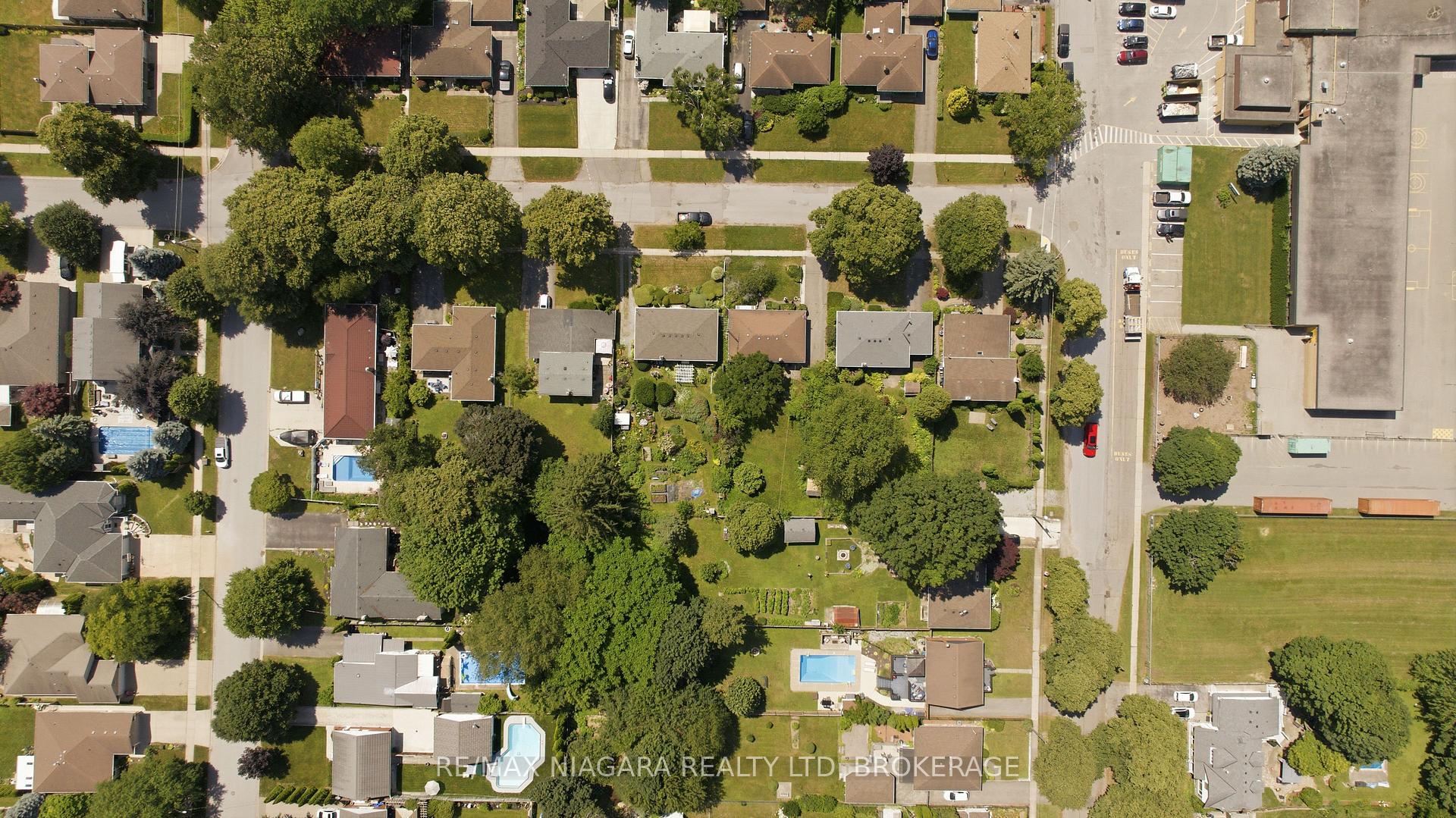 Photo 39 of 6479 Brock Street, Niagara Falls, Stamford — HOMEH