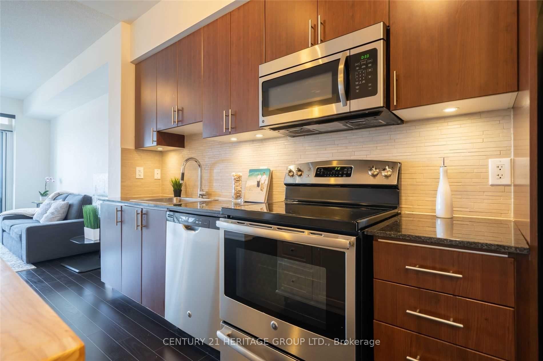 Photo 6 of Unit 1530, 7161 Yonge Street, Markham, Thornhill — HOMEH