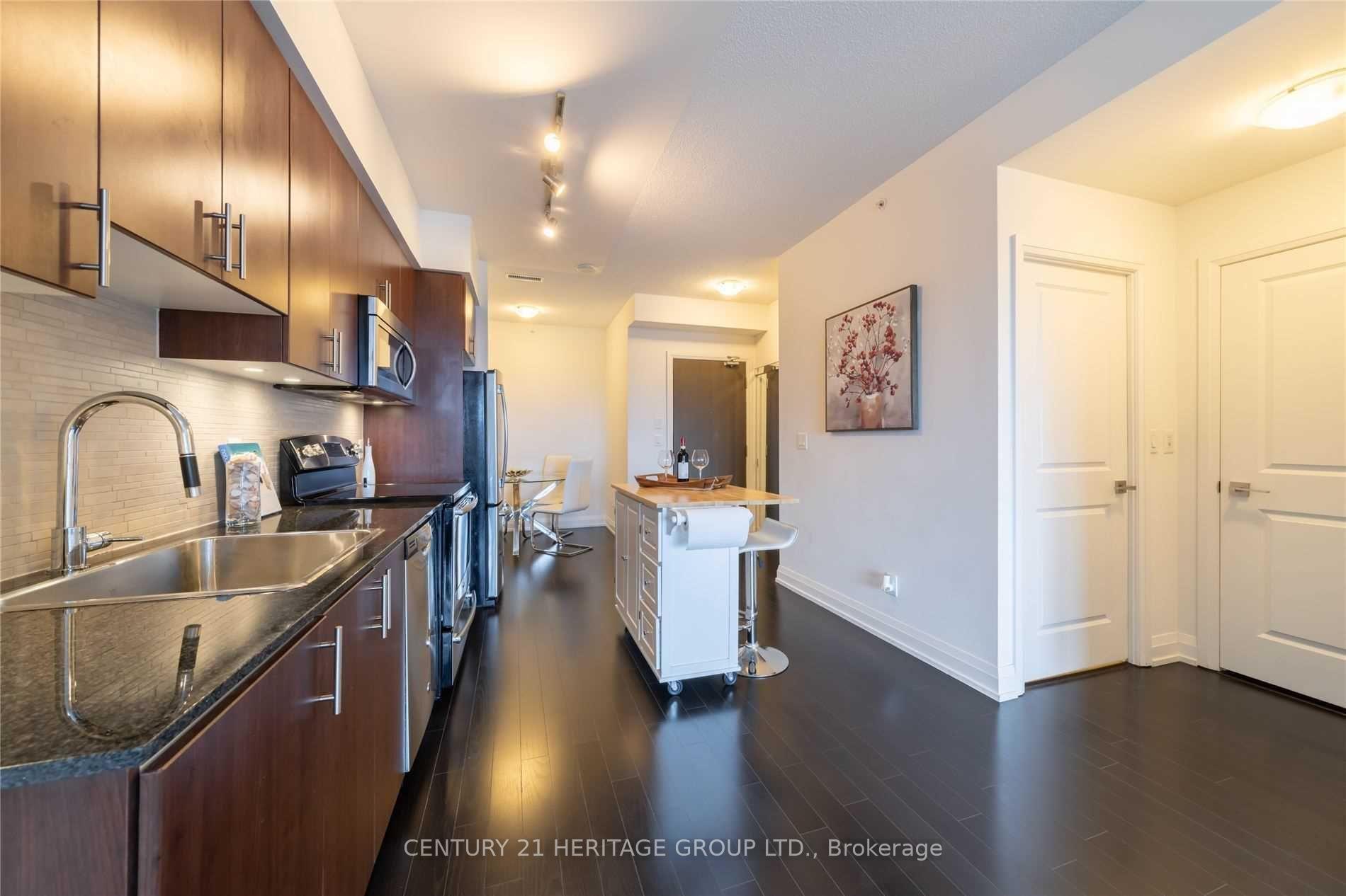 Photo 7 of Unit 1530, 7161 Yonge Street, Markham, Thornhill — HOMEH