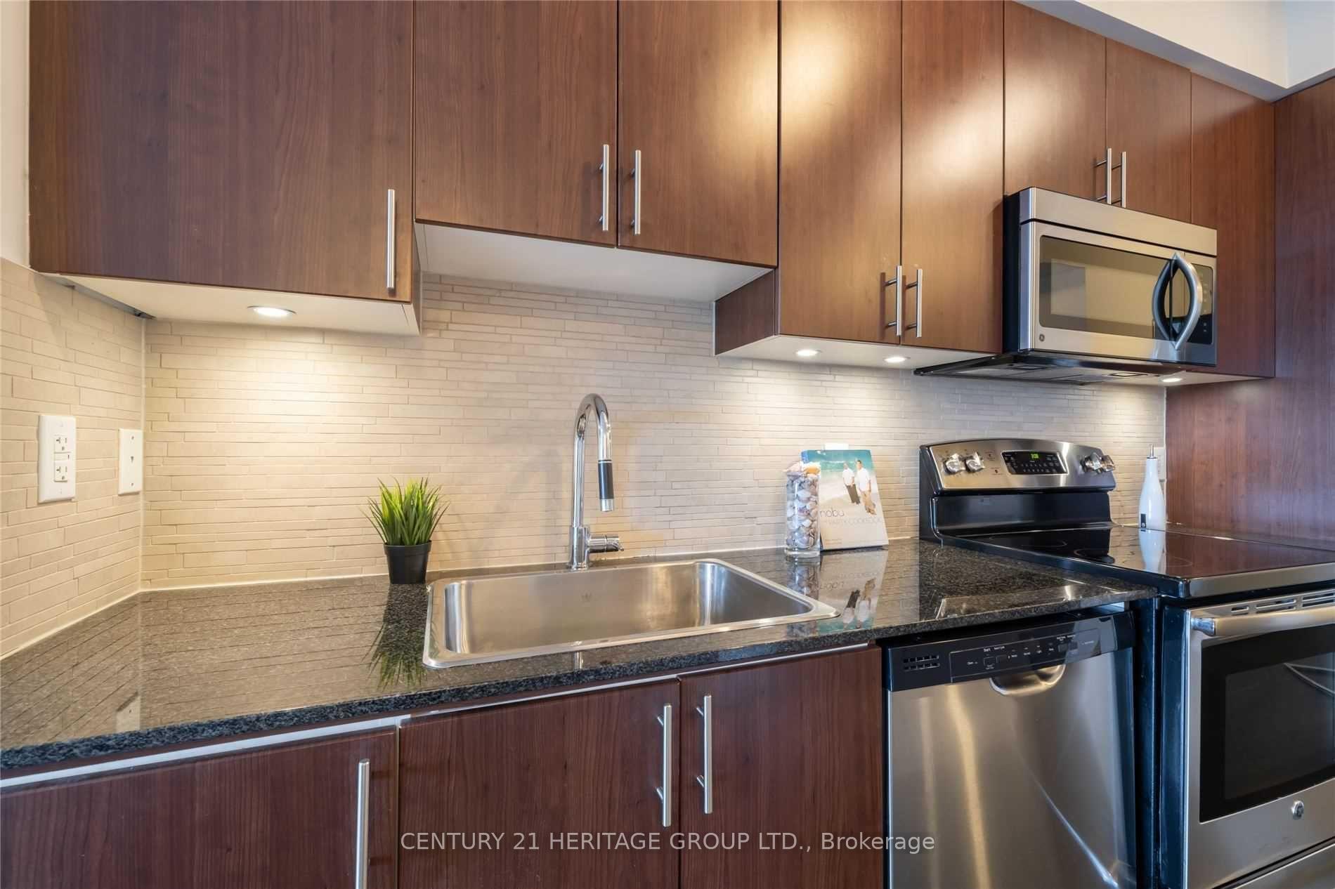 Photo 8 of Unit 1530, 7161 Yonge Street, Markham, Thornhill — HOMEH