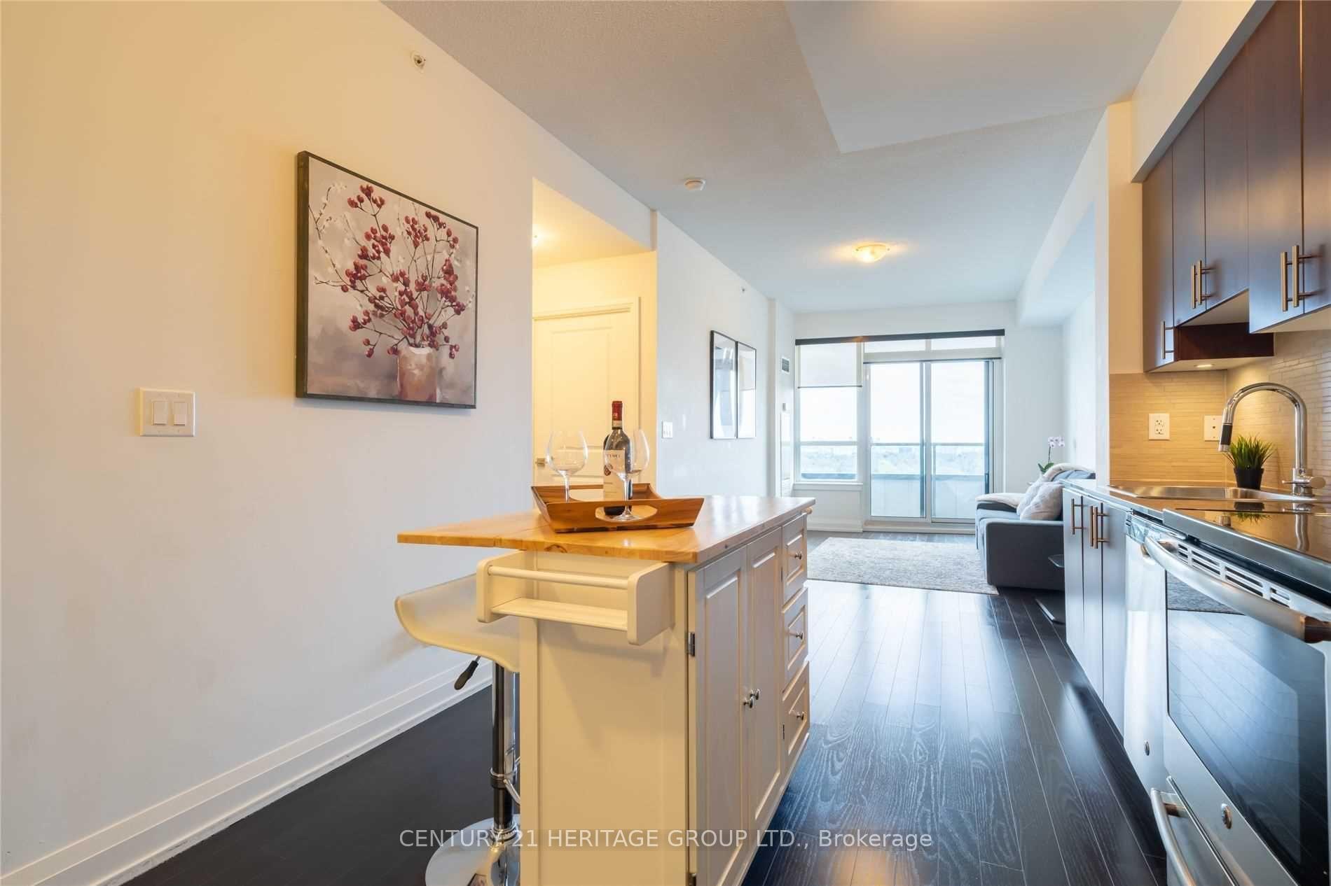 Photo 9 of Unit 1530, 7161 Yonge Street, Markham, Thornhill — HOMEH