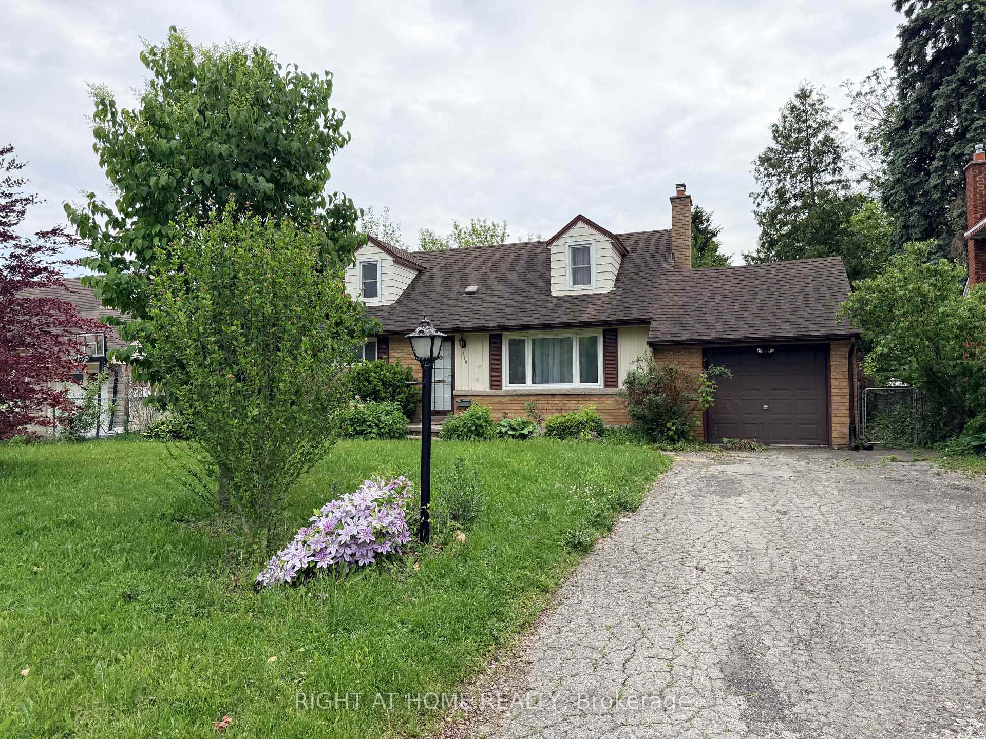 Photo 2 of 376 Ridgewood Crescent, London, South D — HOMEH
