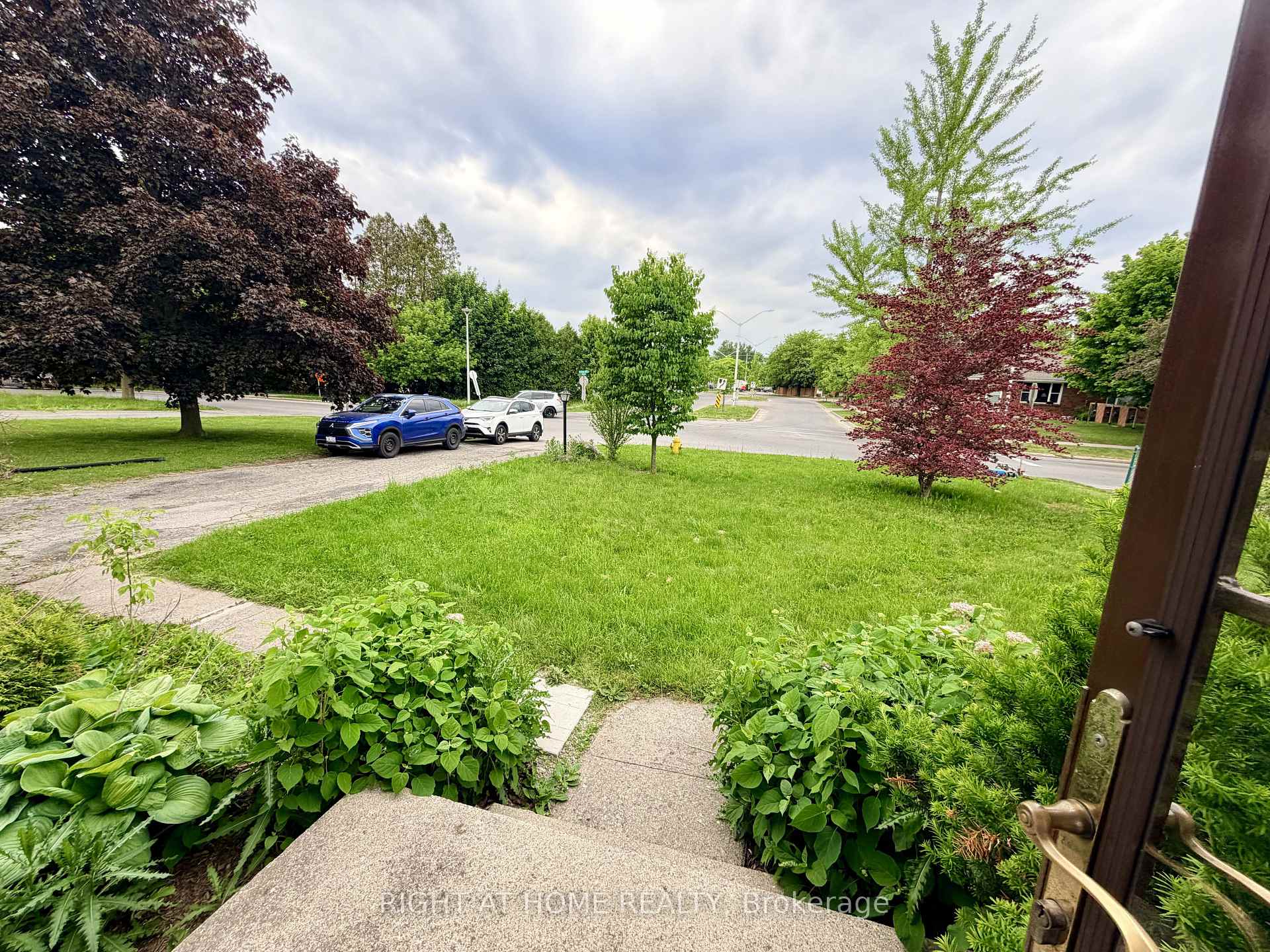 Photo 4 of 376 Ridgewood Crescent, London, South D — HOMEH