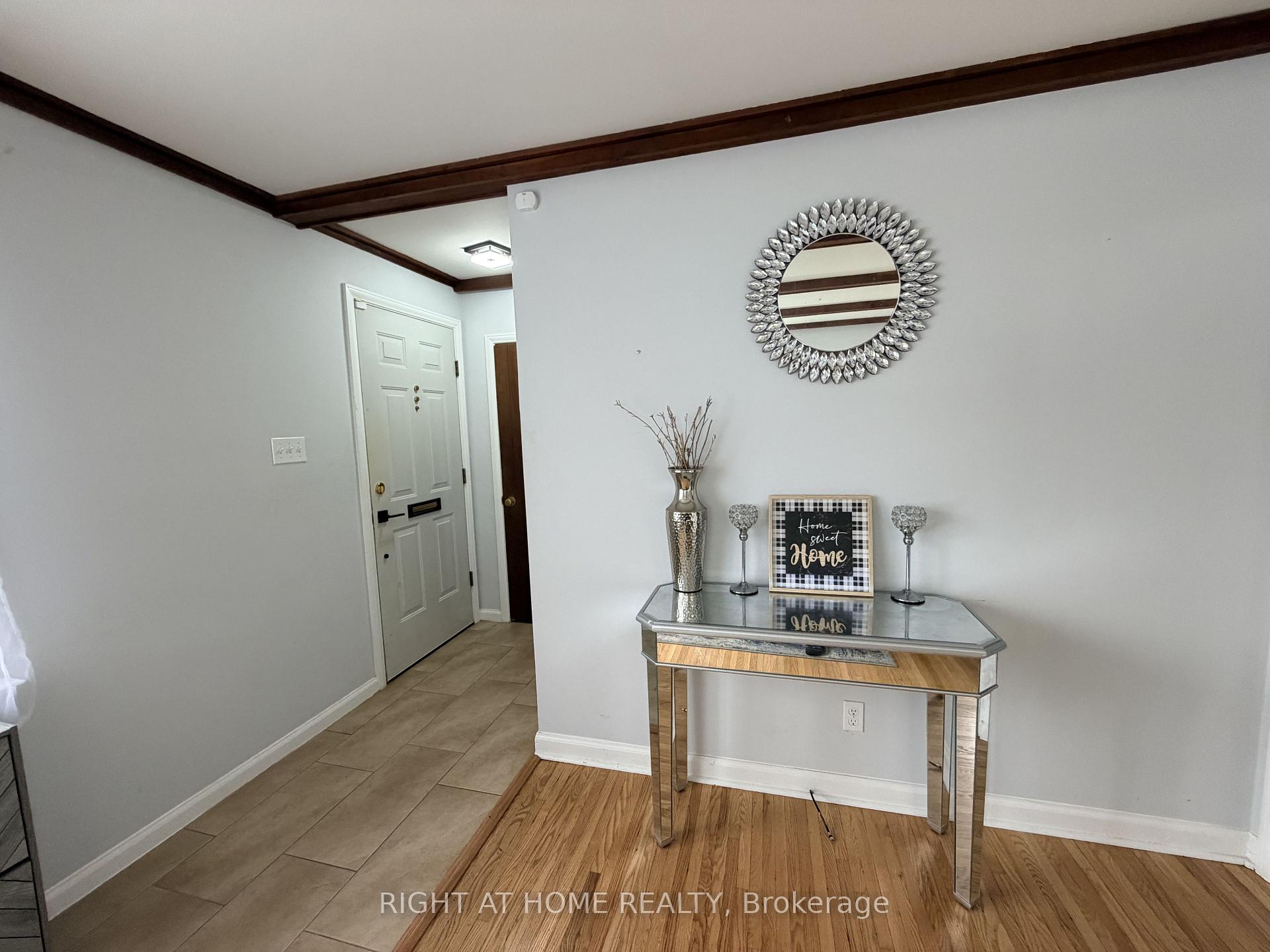 Photo 6 of 376 Ridgewood Crescent, London, South D — HOMEH