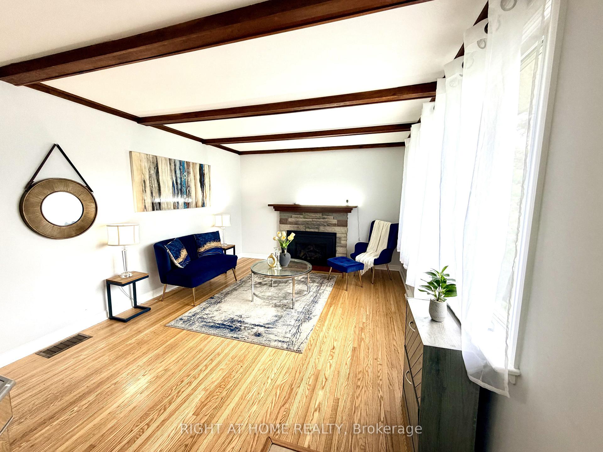 Photo 7 of 376 Ridgewood Crescent, London, South D — HOMEH