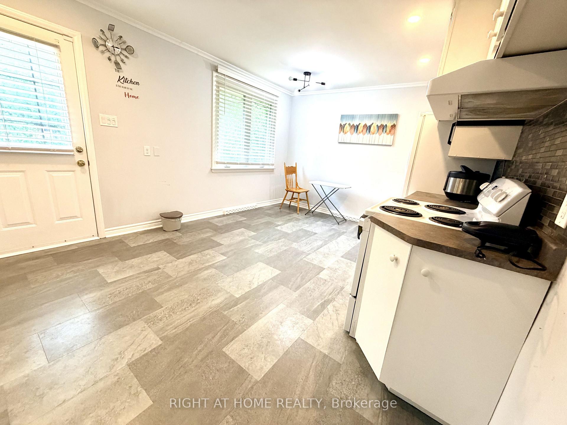 Photo 10 of 376 Ridgewood Crescent, London, South D — HOMEH
