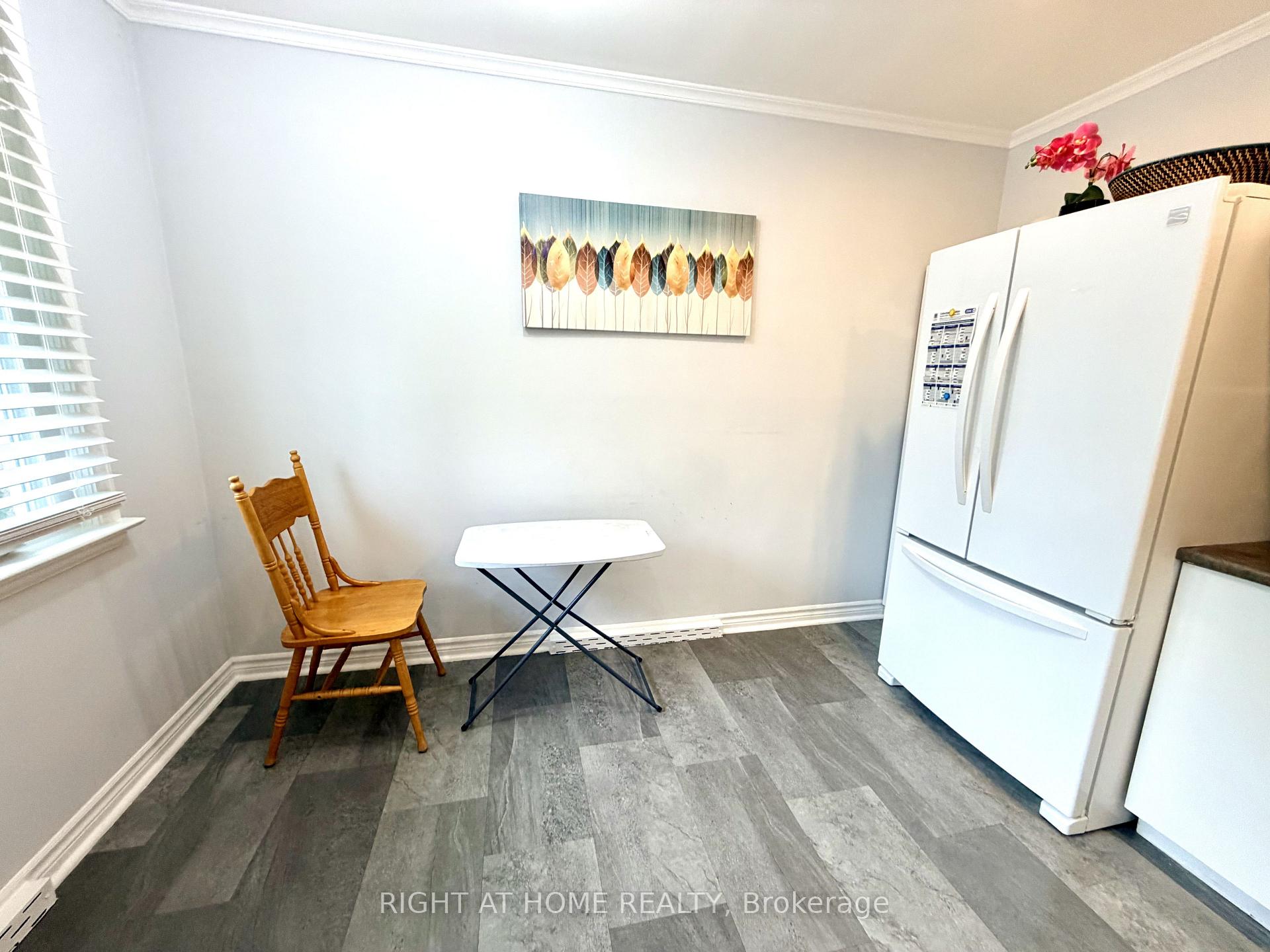 Photo 12 of 376 Ridgewood Crescent, London, South D — HOMEH